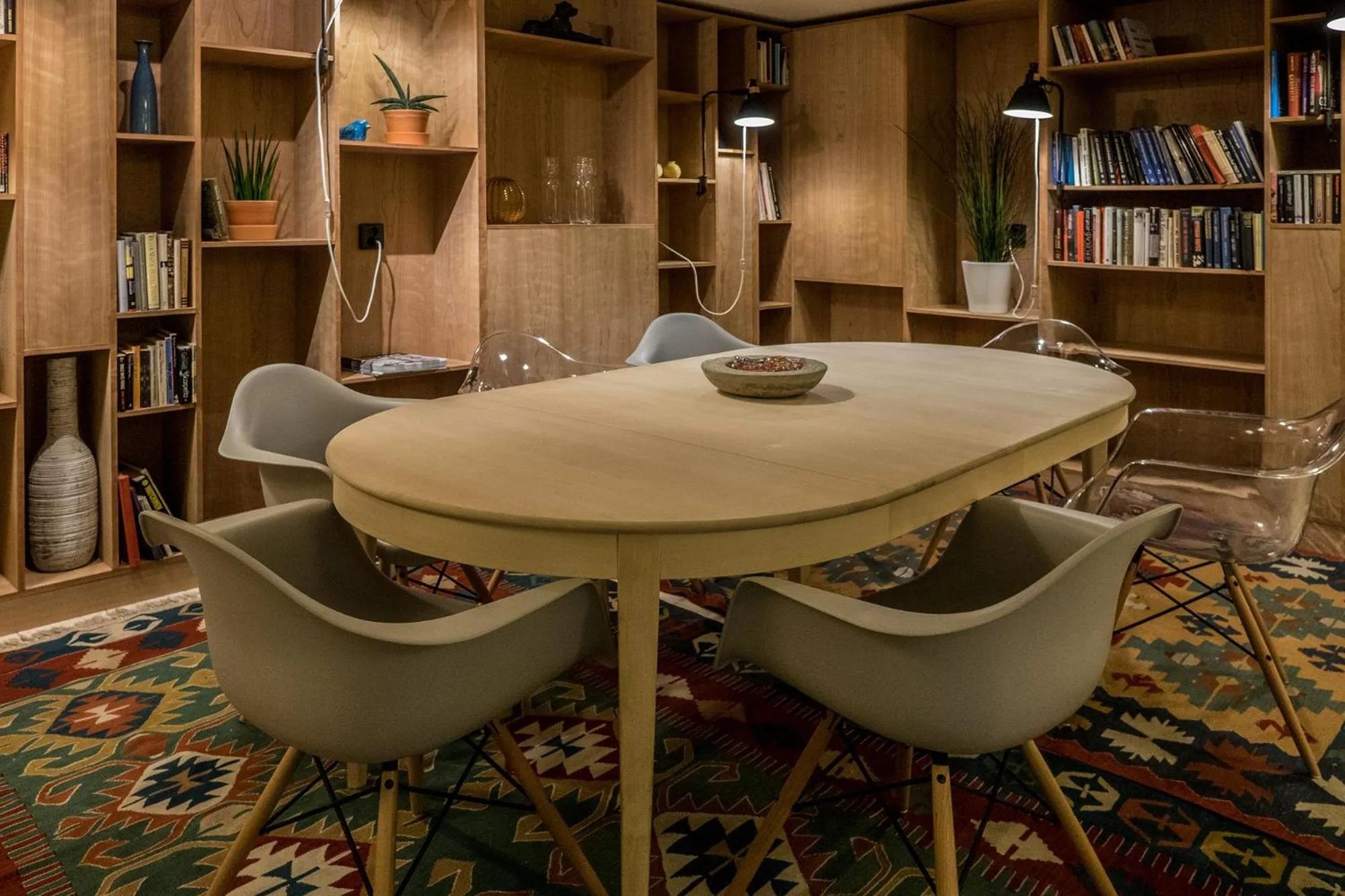 Library in Home Hotel Smedjan