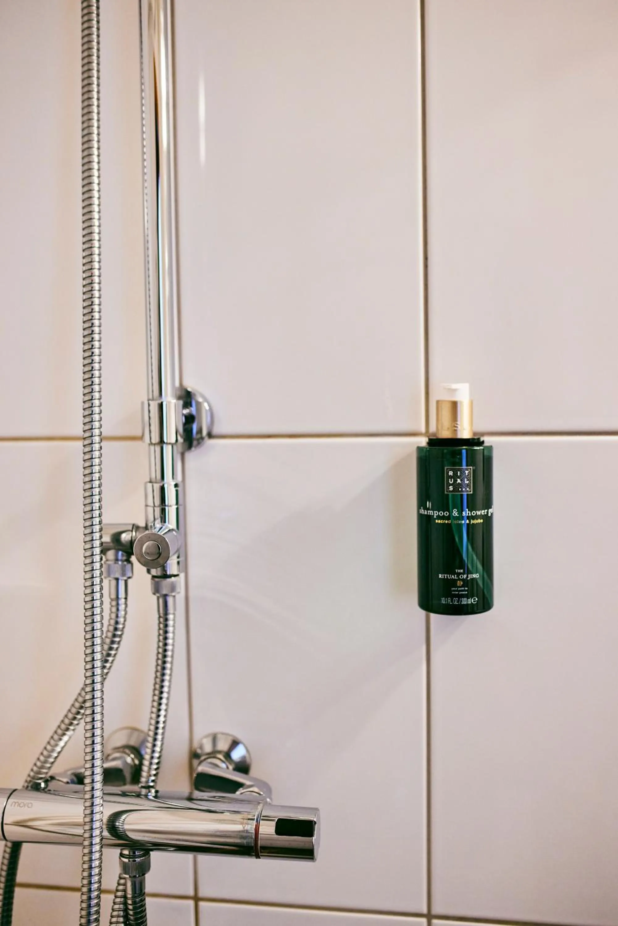 Shower in Home Hotel Smedjan