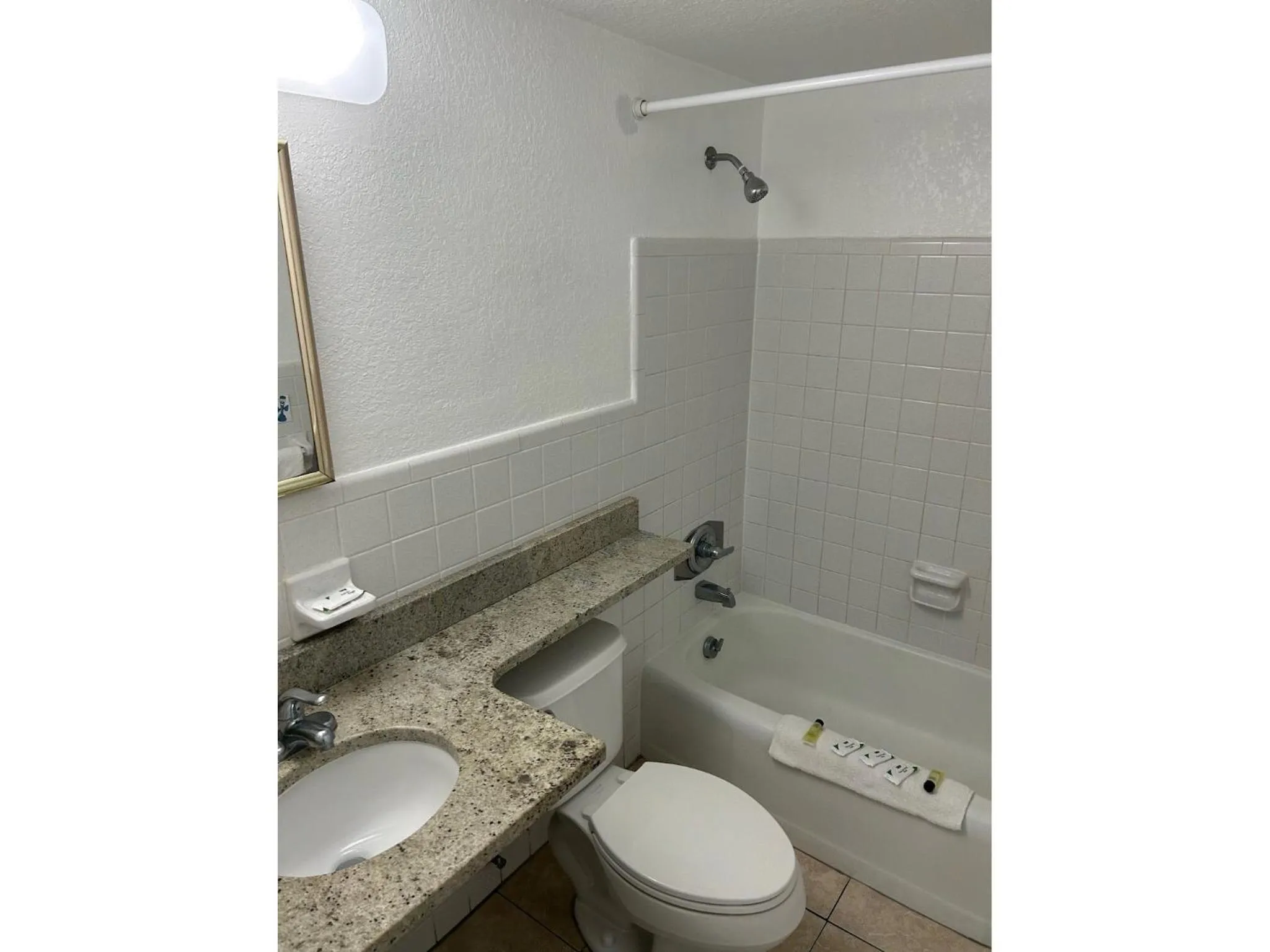 Bathroom in Horizon by the Sea Inn