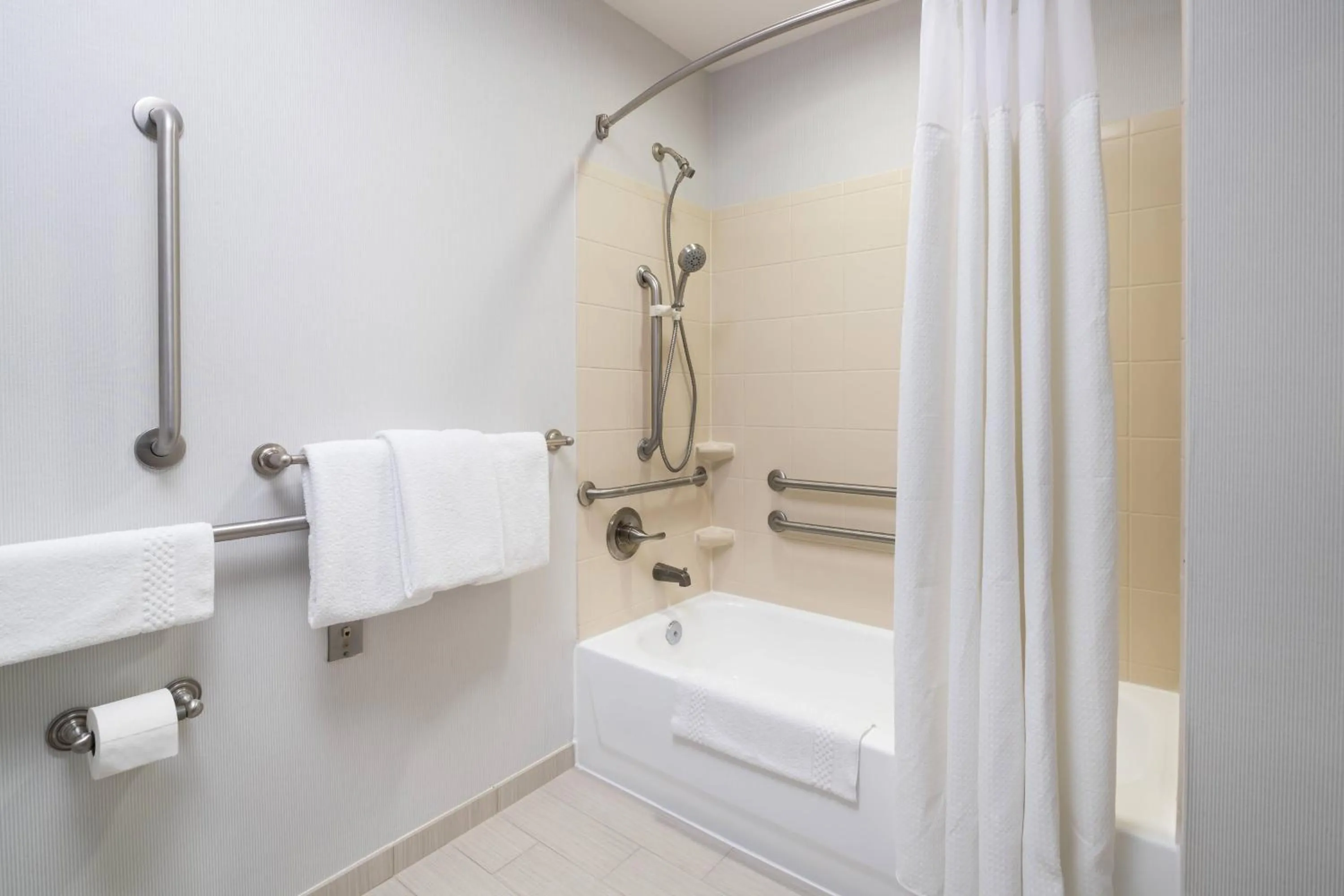 Bathroom in Courtyard by Marriott West Orange