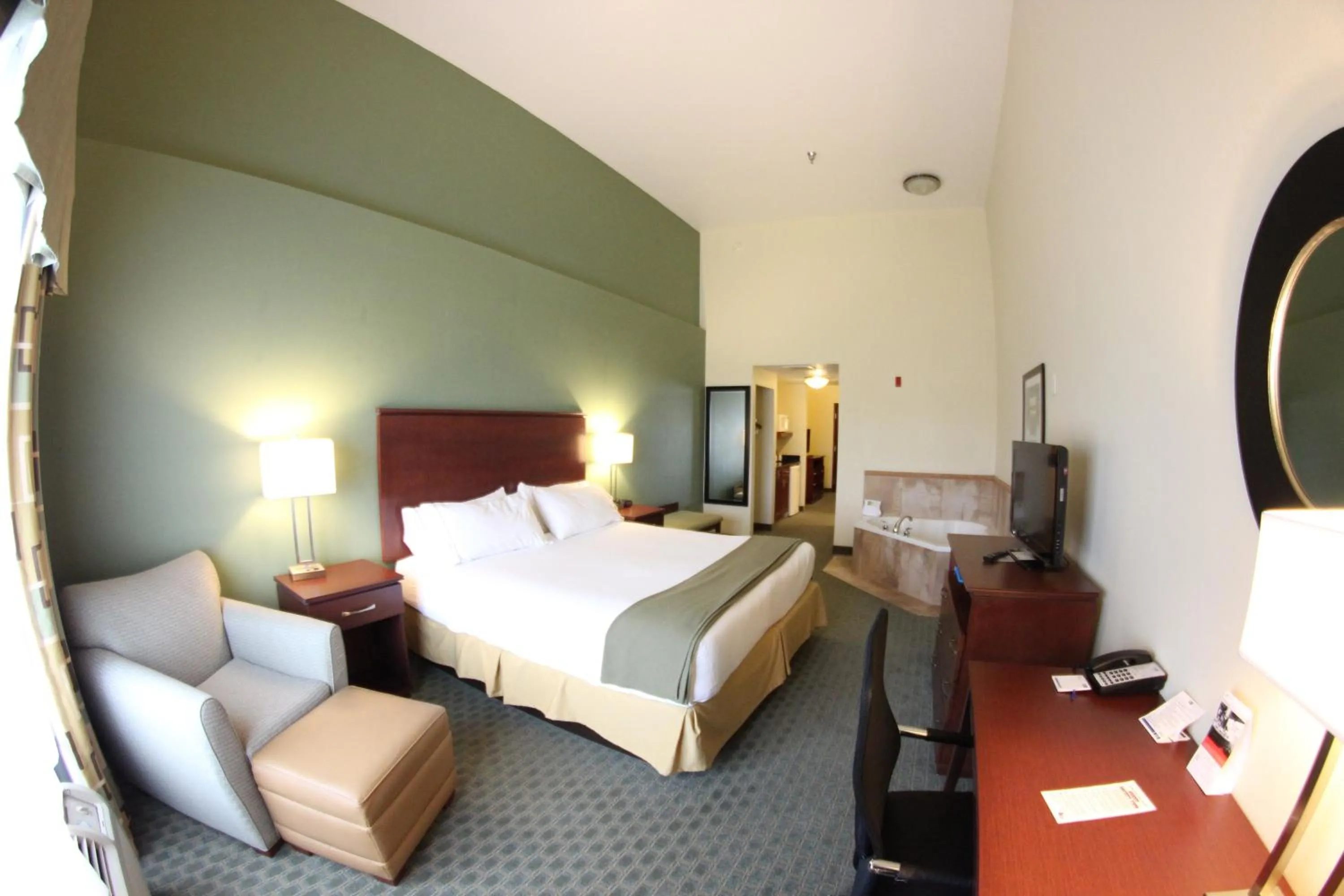 Bedroom, Bed in Holiday Inn Express & Suites Cocoa by IHG