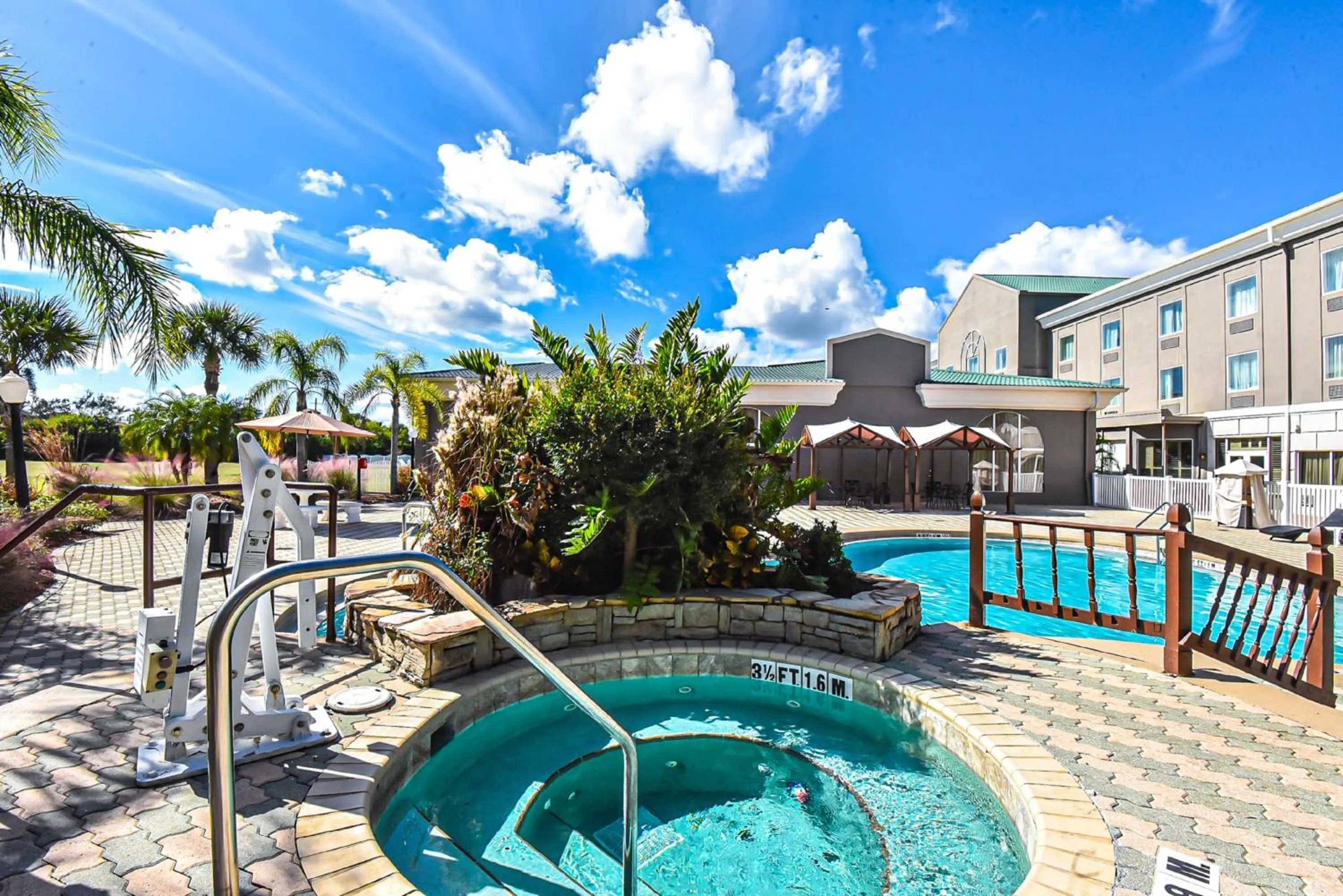 Swimming pool in Holiday Inn Express & Suites Cocoa by IHG