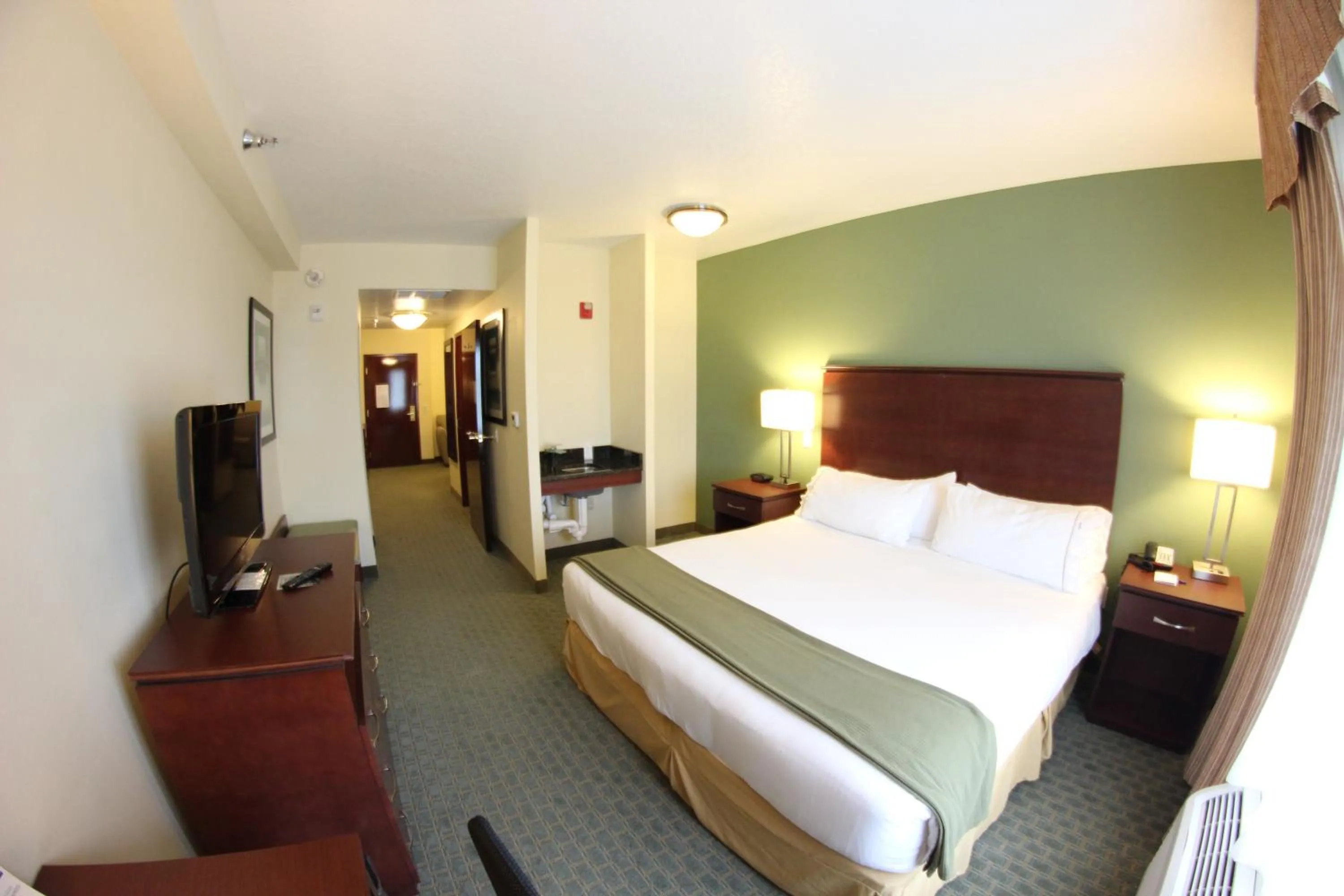 Bedroom, Bed in Holiday Inn Express & Suites Cocoa by IHG