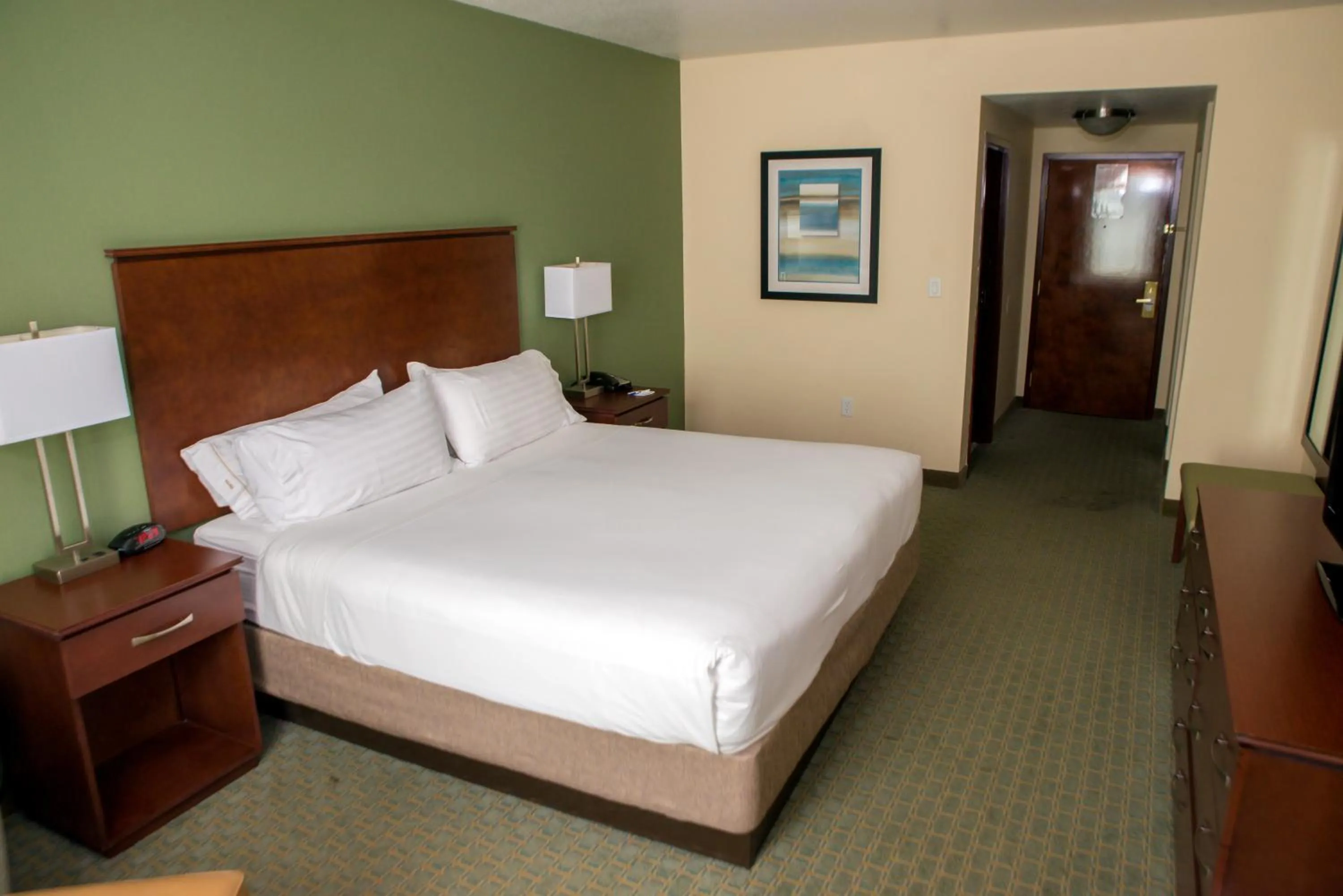Photo of the whole room, Bed in Holiday Inn Express & Suites Cocoa by IHG