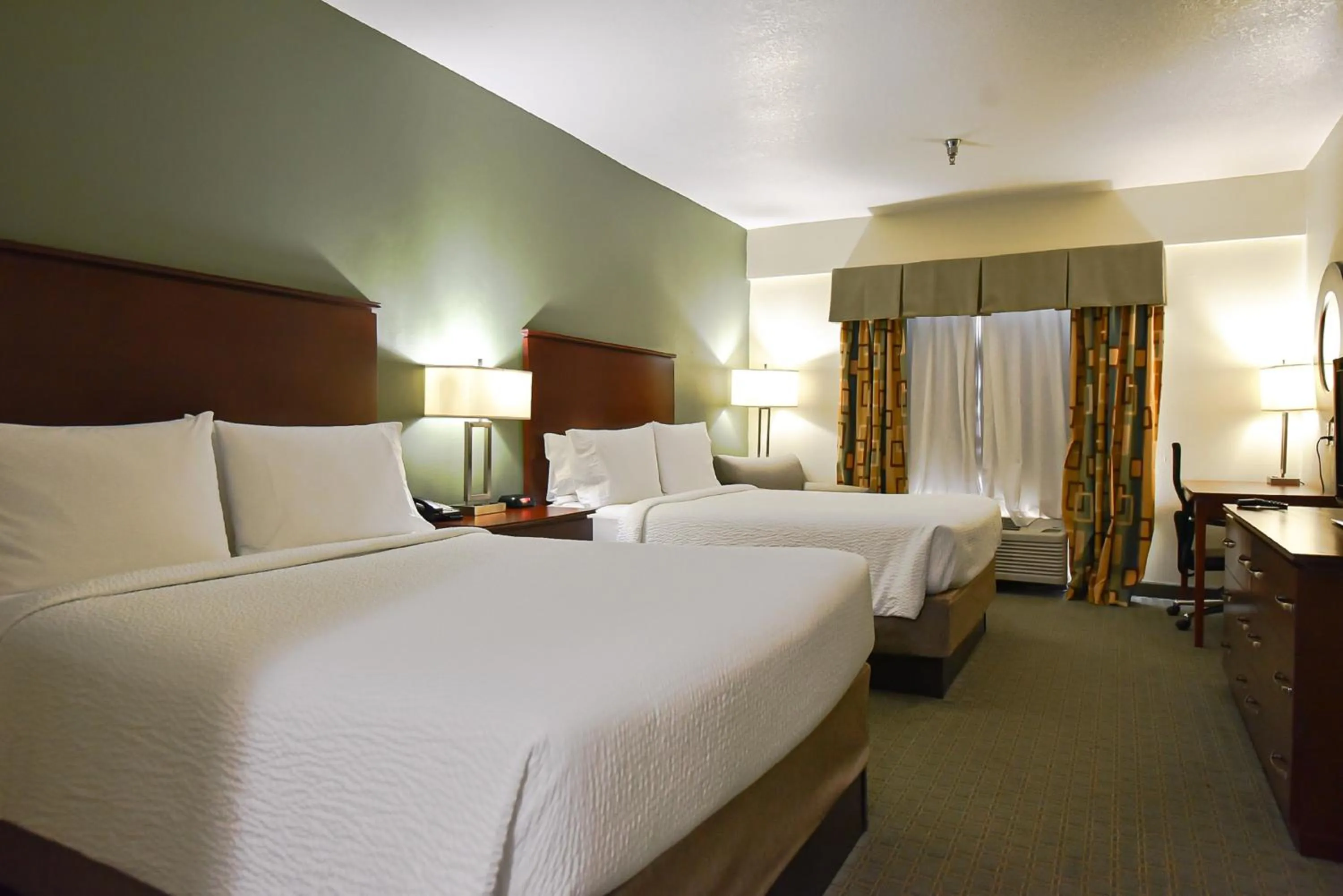 Photo of the whole room, Bed in Holiday Inn Express & Suites Cocoa by IHG