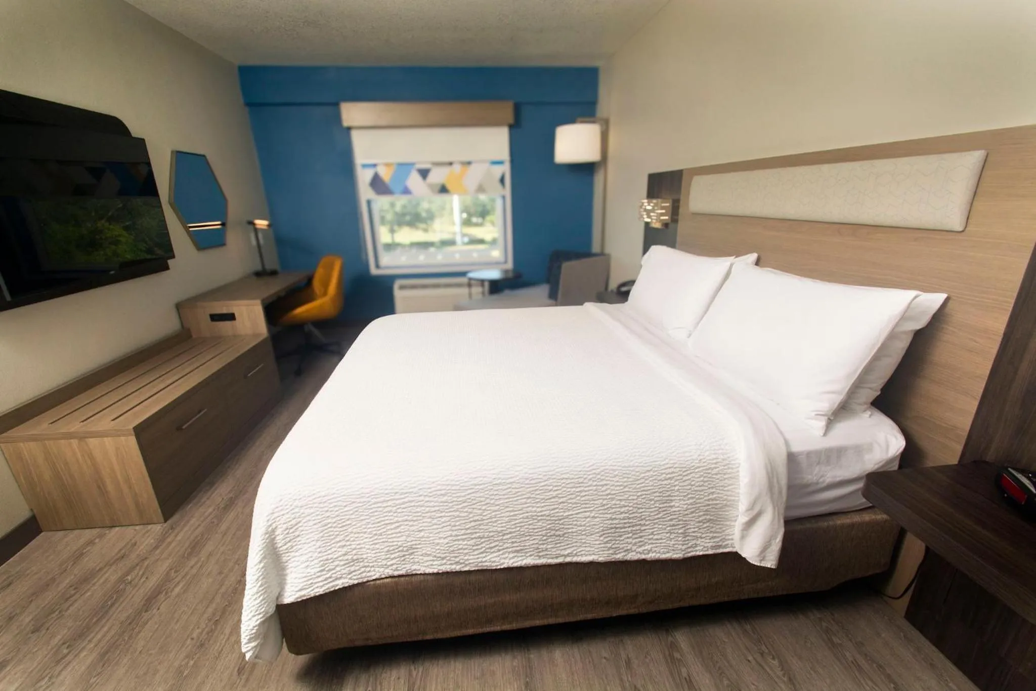 Photo of the whole room, Bed in Holiday Inn Express & Suites Cocoa by IHG