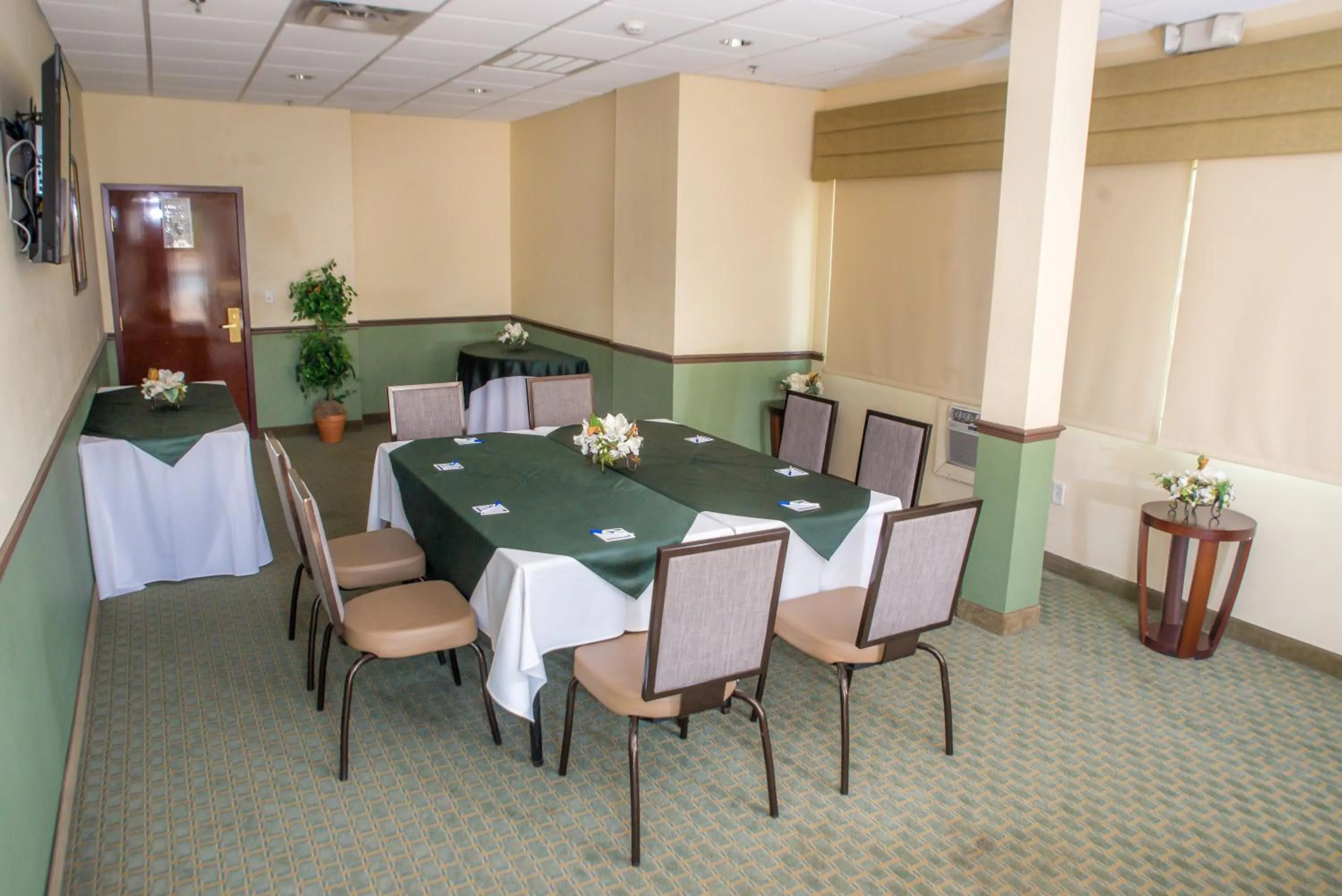Meeting/conference room in Holiday Inn Express & Suites Cocoa by IHG