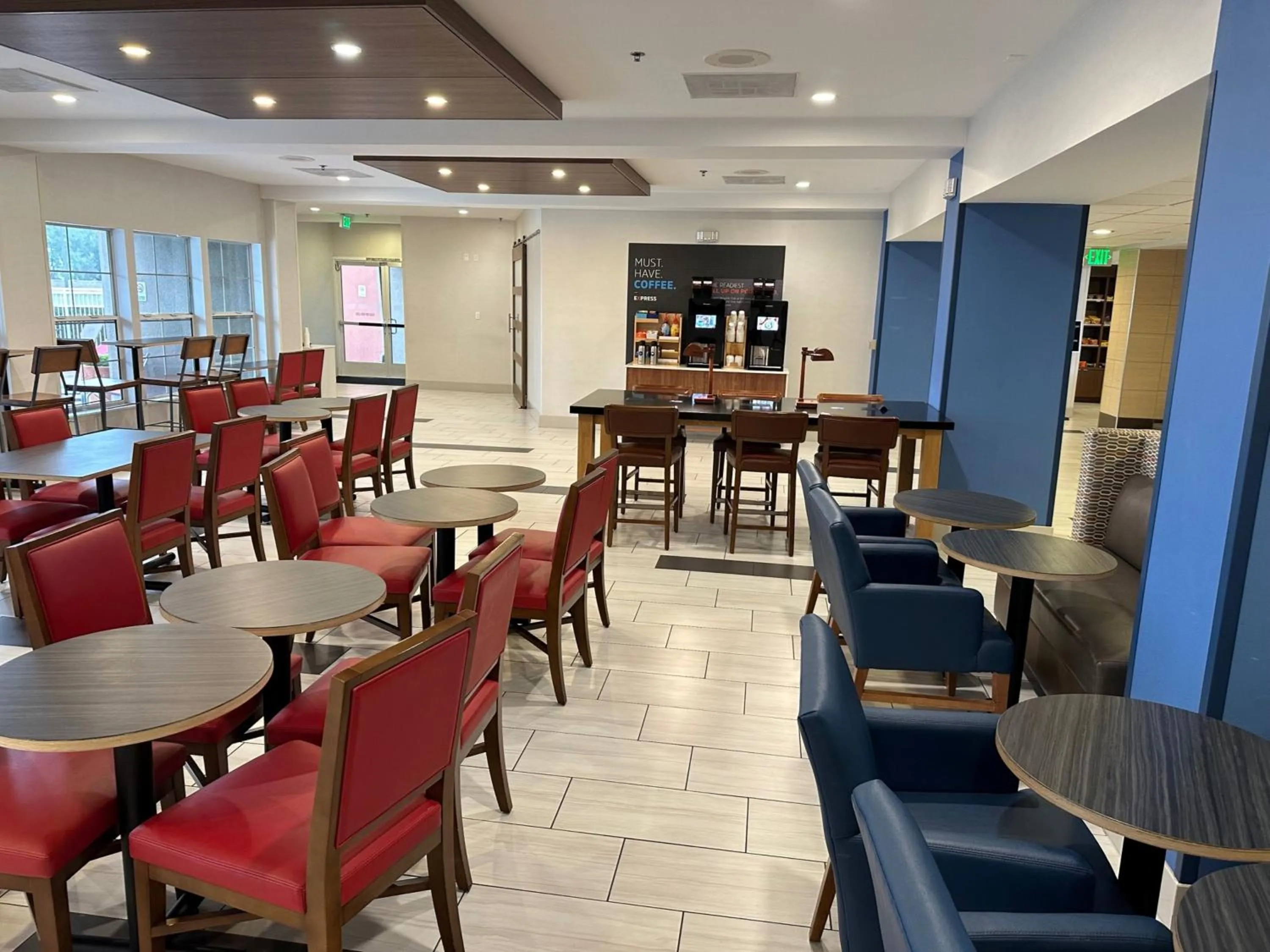 Breakfast in Holiday Inn Express & Suites Tracy by IHG