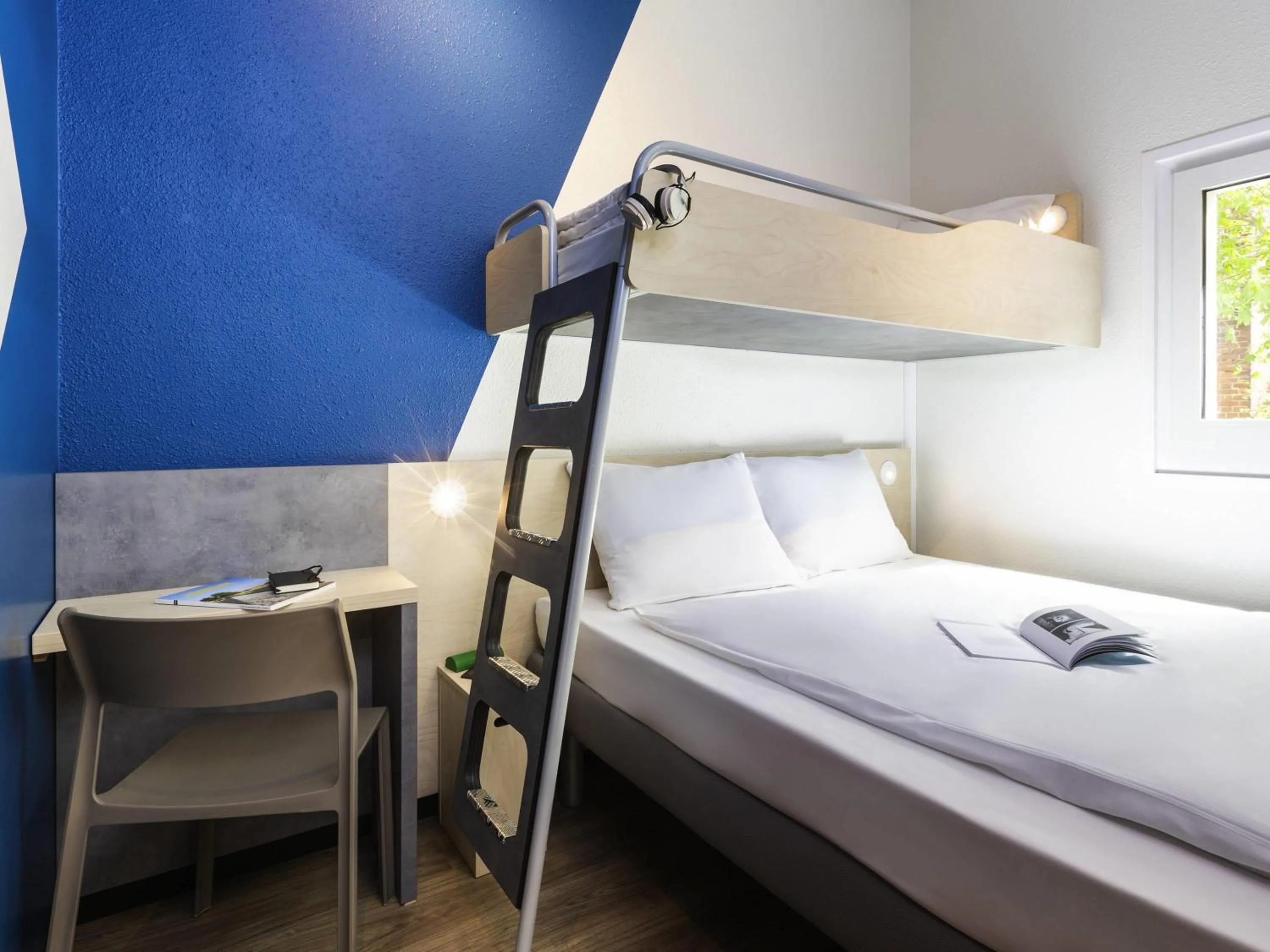 Bedroom, Bed in ibis budget Ludwigsburg