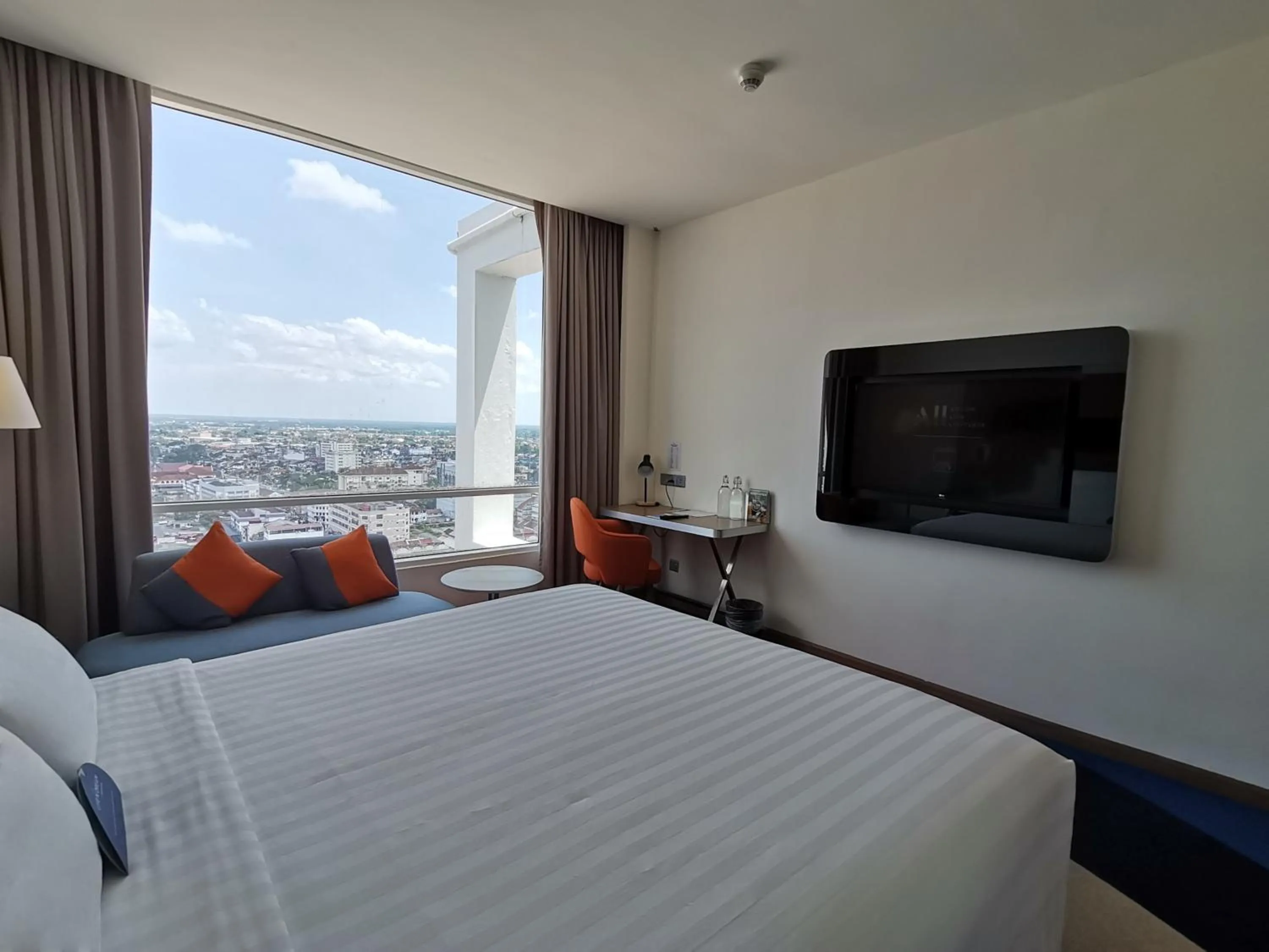 Bedroom, Bed in Novotel Taiping