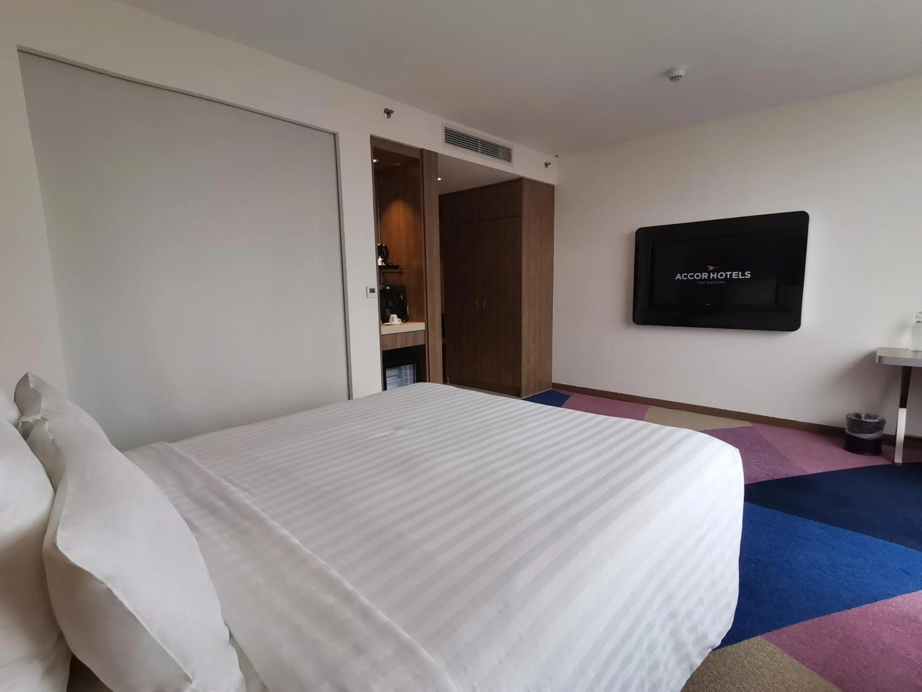 Bedroom, Bed in Novotel Taiping