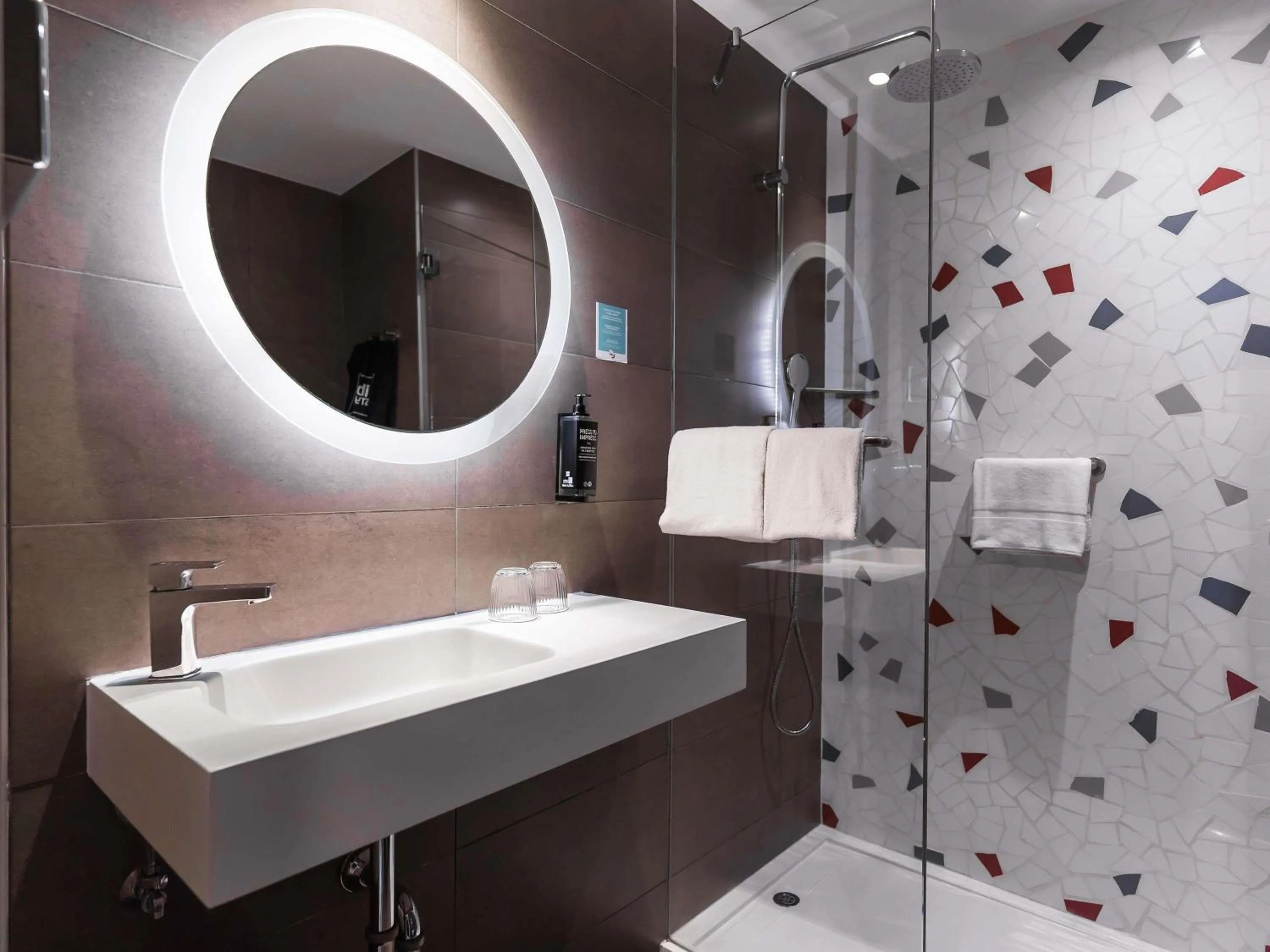 Bedroom in ibis Styles Barcelona City Bogatell