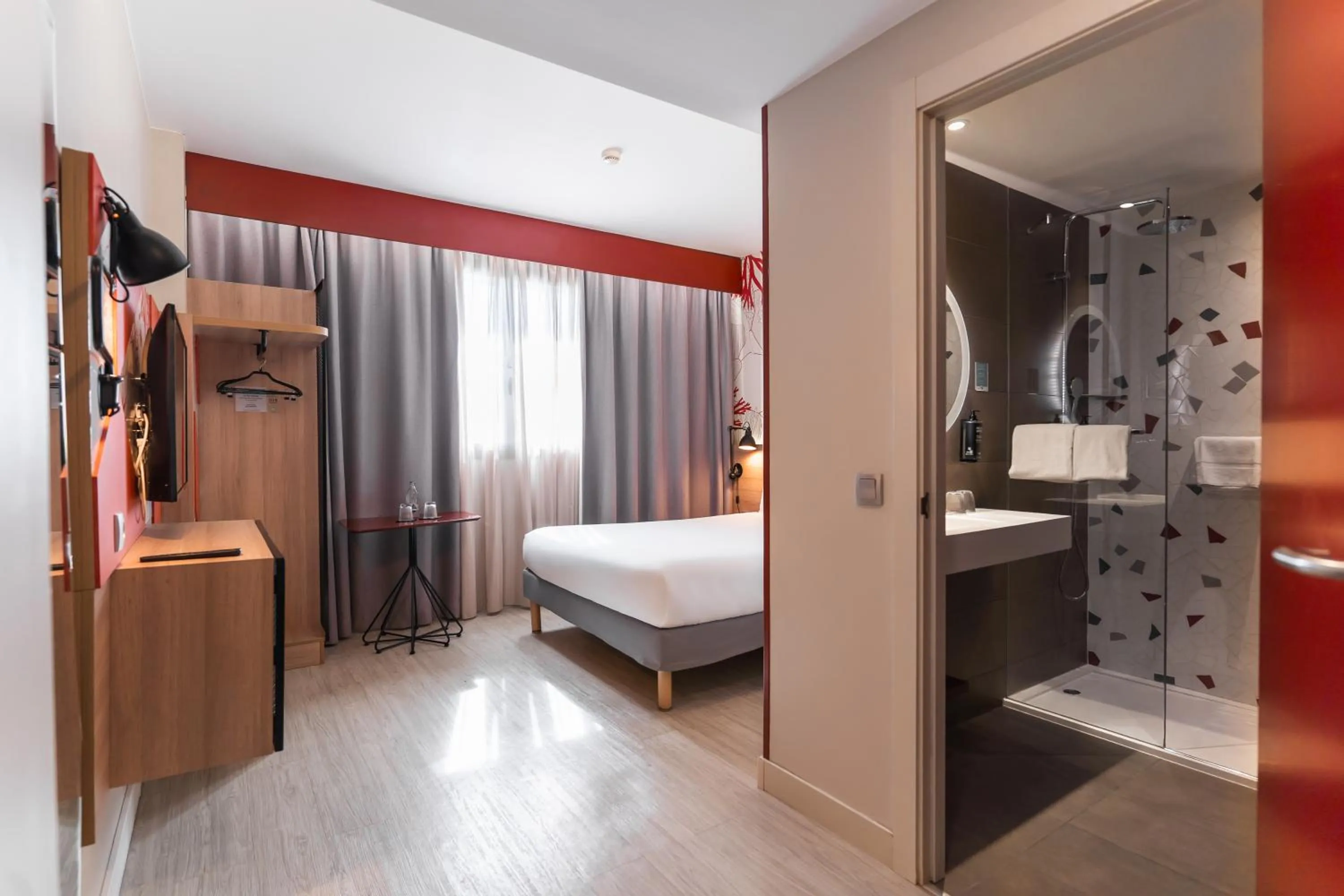 Photo of the whole room, Bed in ibis Styles Barcelona City Bogatell