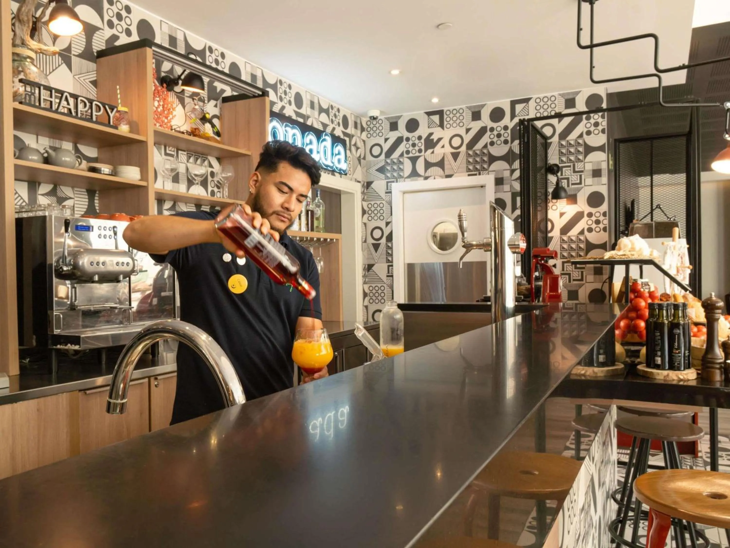 Lounge or bar in ibis Styles Barcelona City Bogatell
