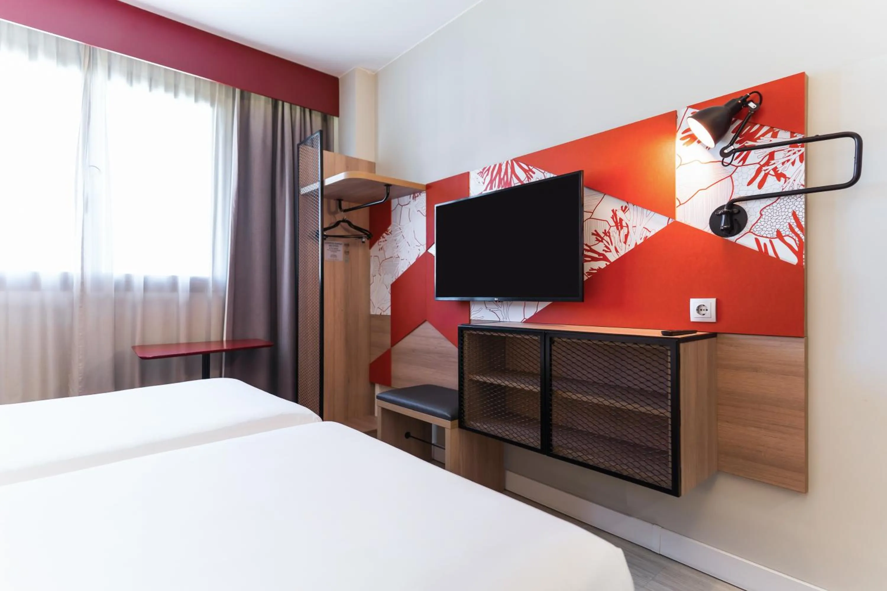 Photo of the whole room, Bed in ibis Styles Barcelona City Bogatell