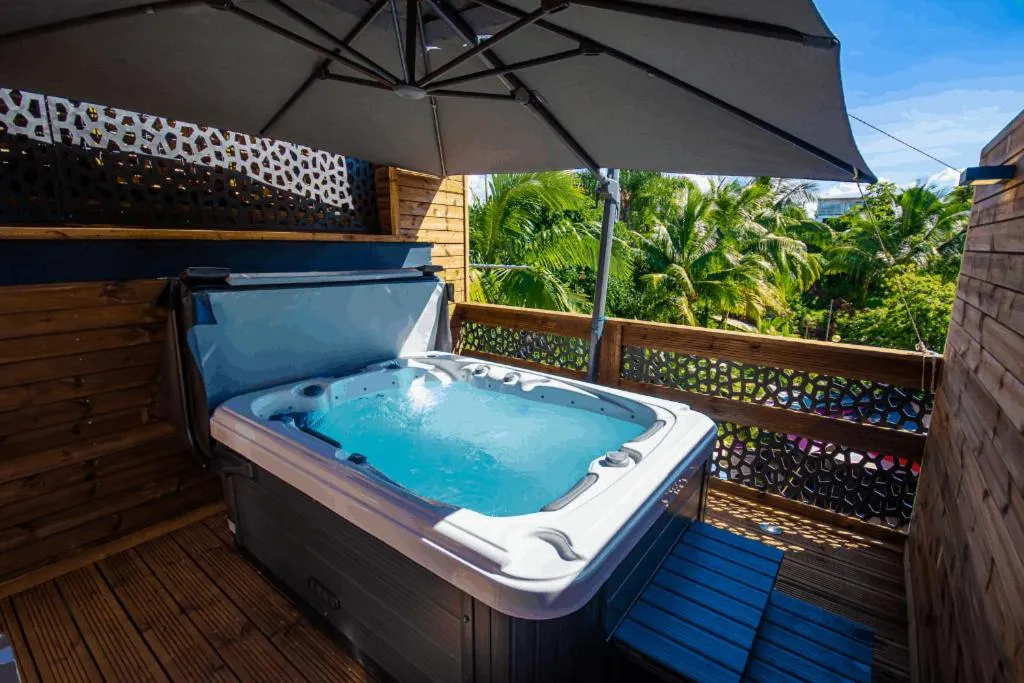 Hot Tub in Redoute Paradise