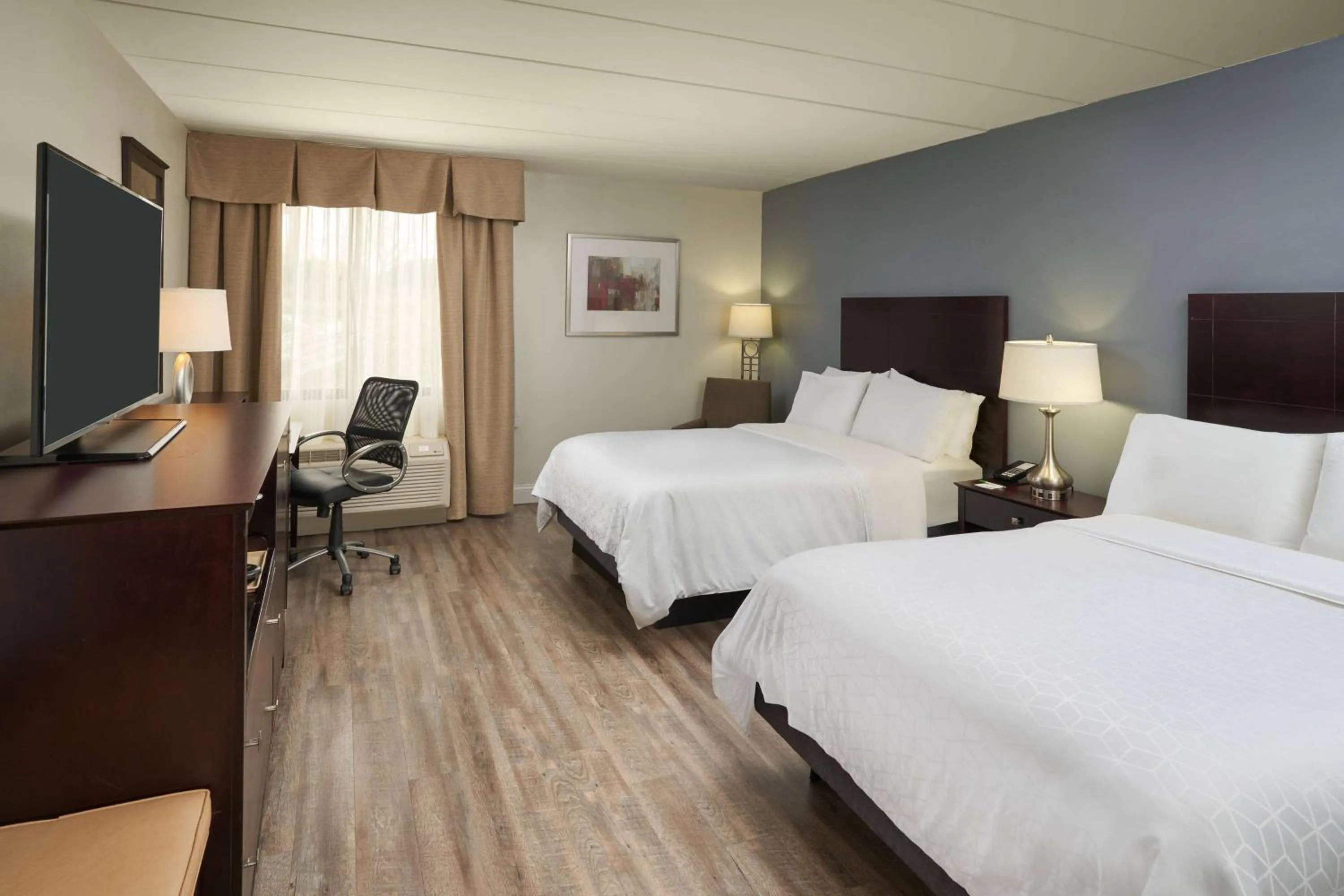 Photo of the whole room, Bed in Holiday Inn - Executive Center-Columbia Mall, an IHG Hotel