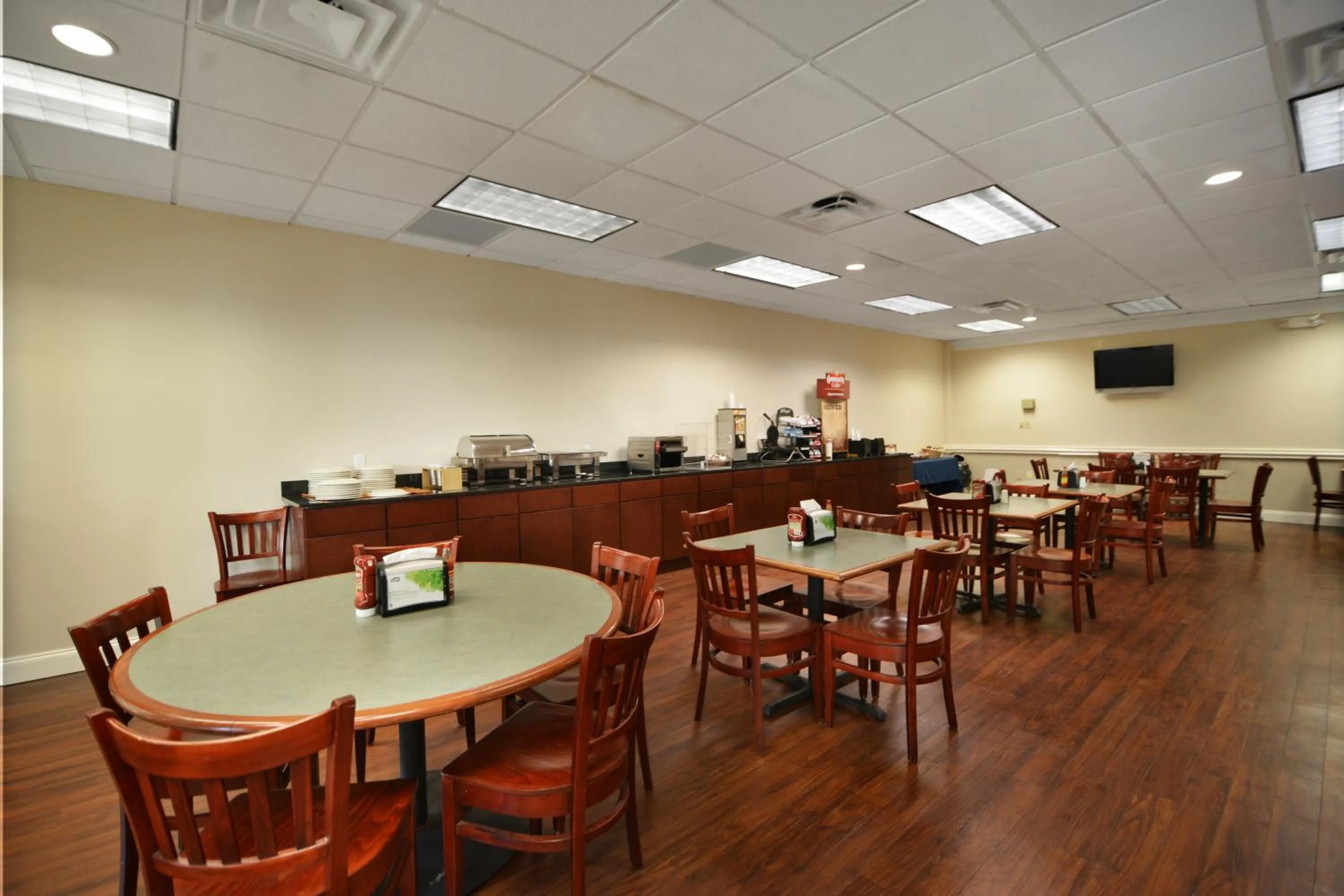 Restaurant/places to eat in Wyndham Garden Tallahassee Capitol Near FSU