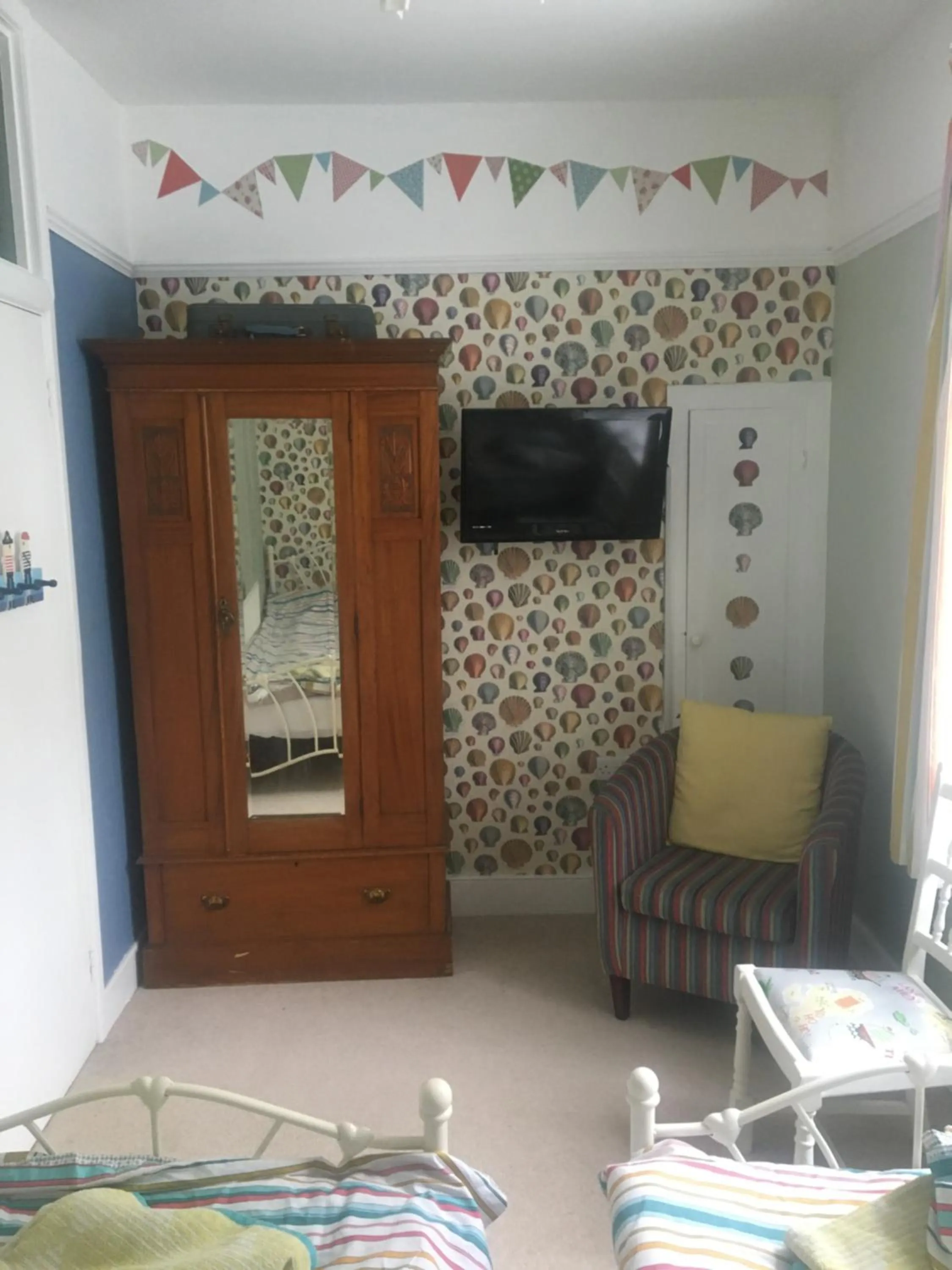 TV and multimedia in Newberry Beach lodge