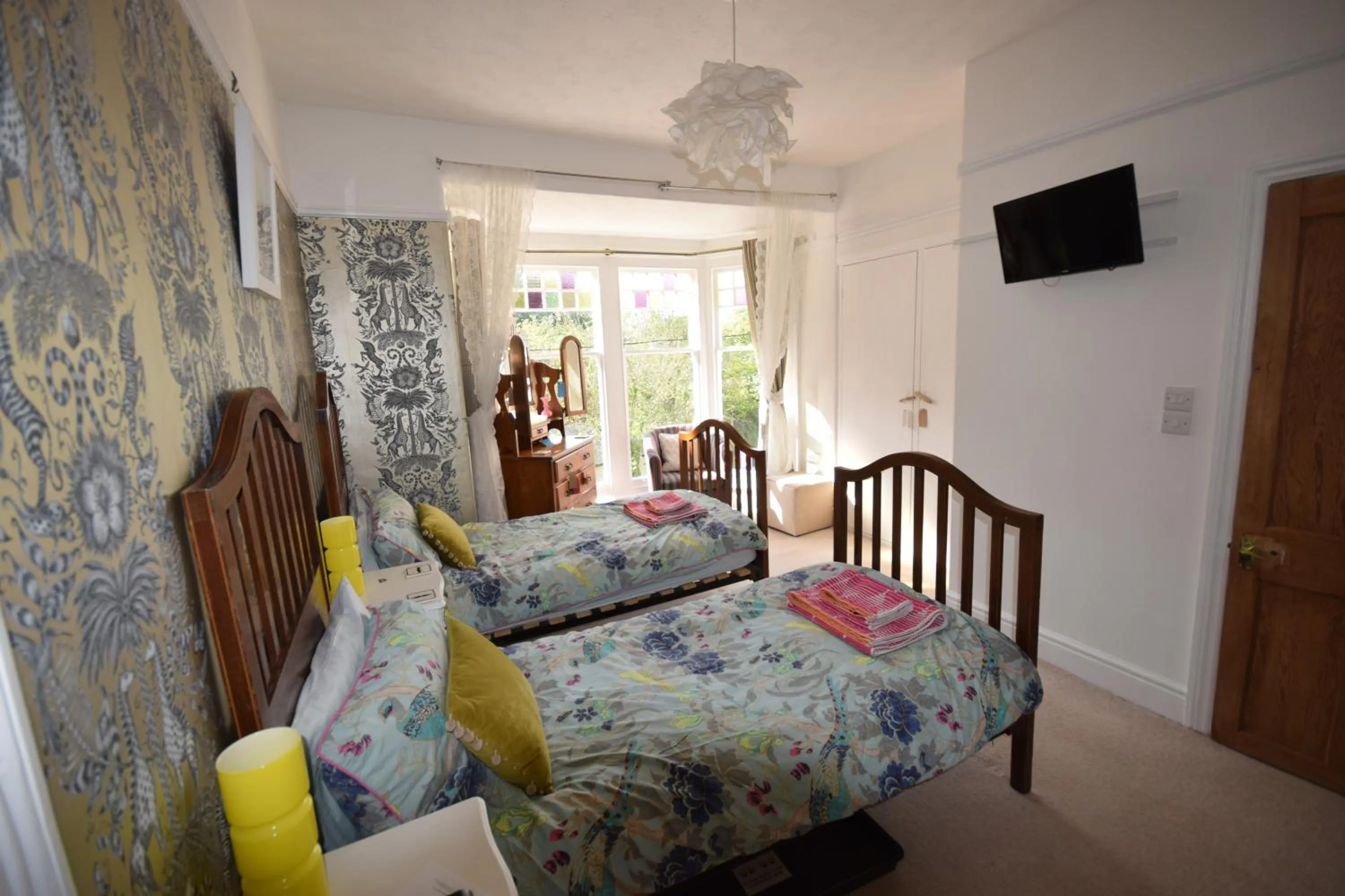 Bedroom, Bed in Newberry Beach lodge