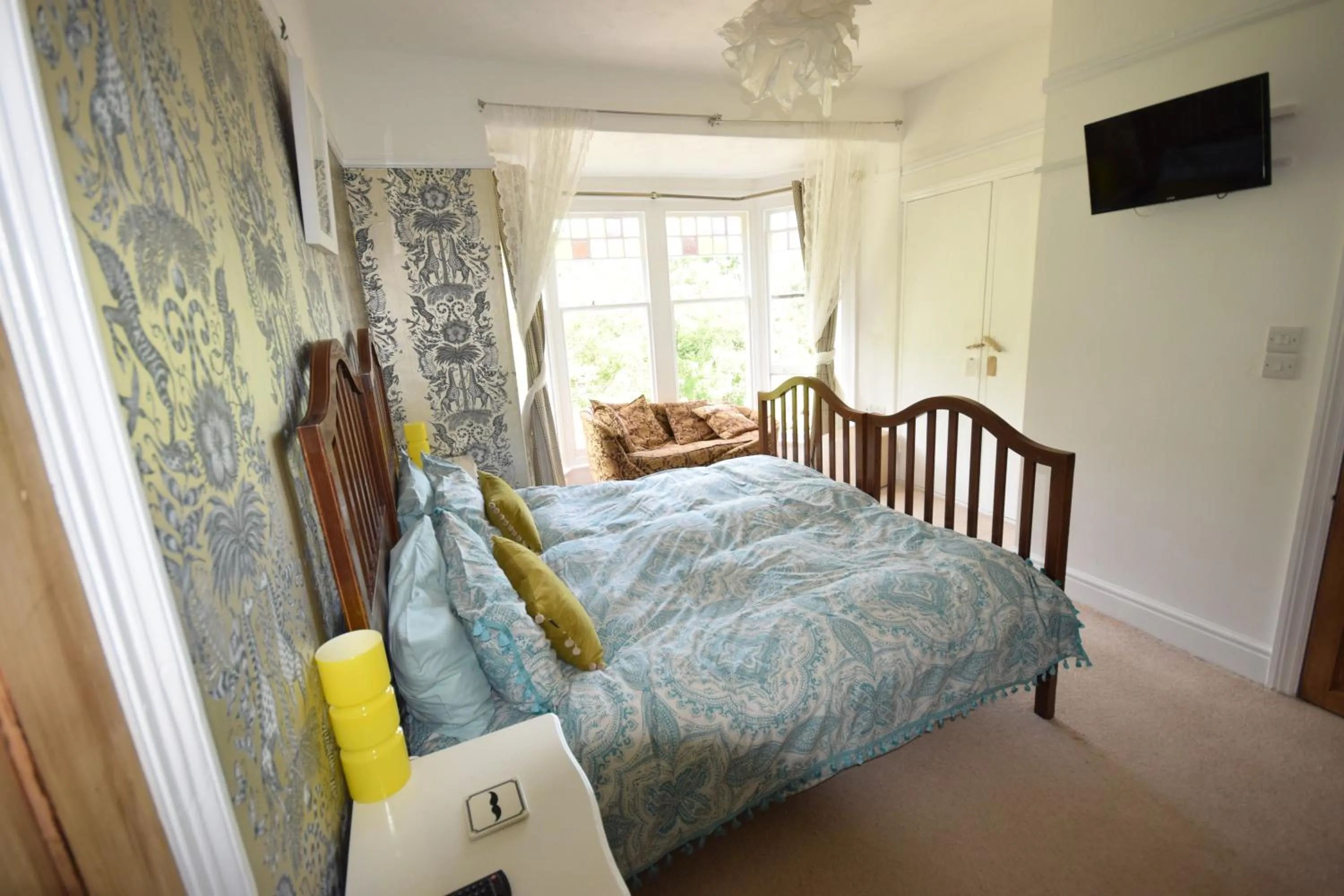 Photo of the whole room, Bed in Newberry Beach lodge