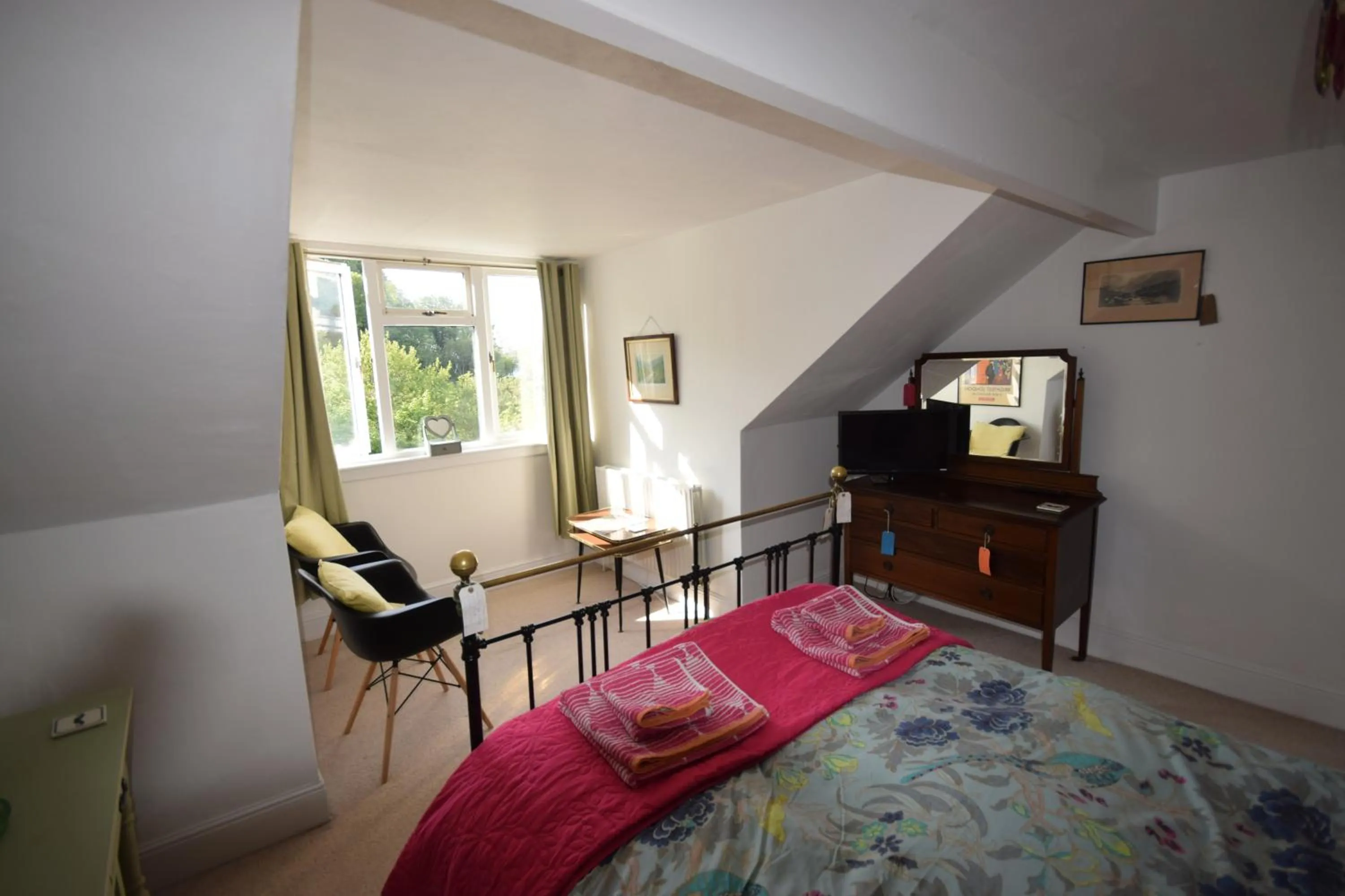 Decorative detail, Bed in Newberry Beach lodge