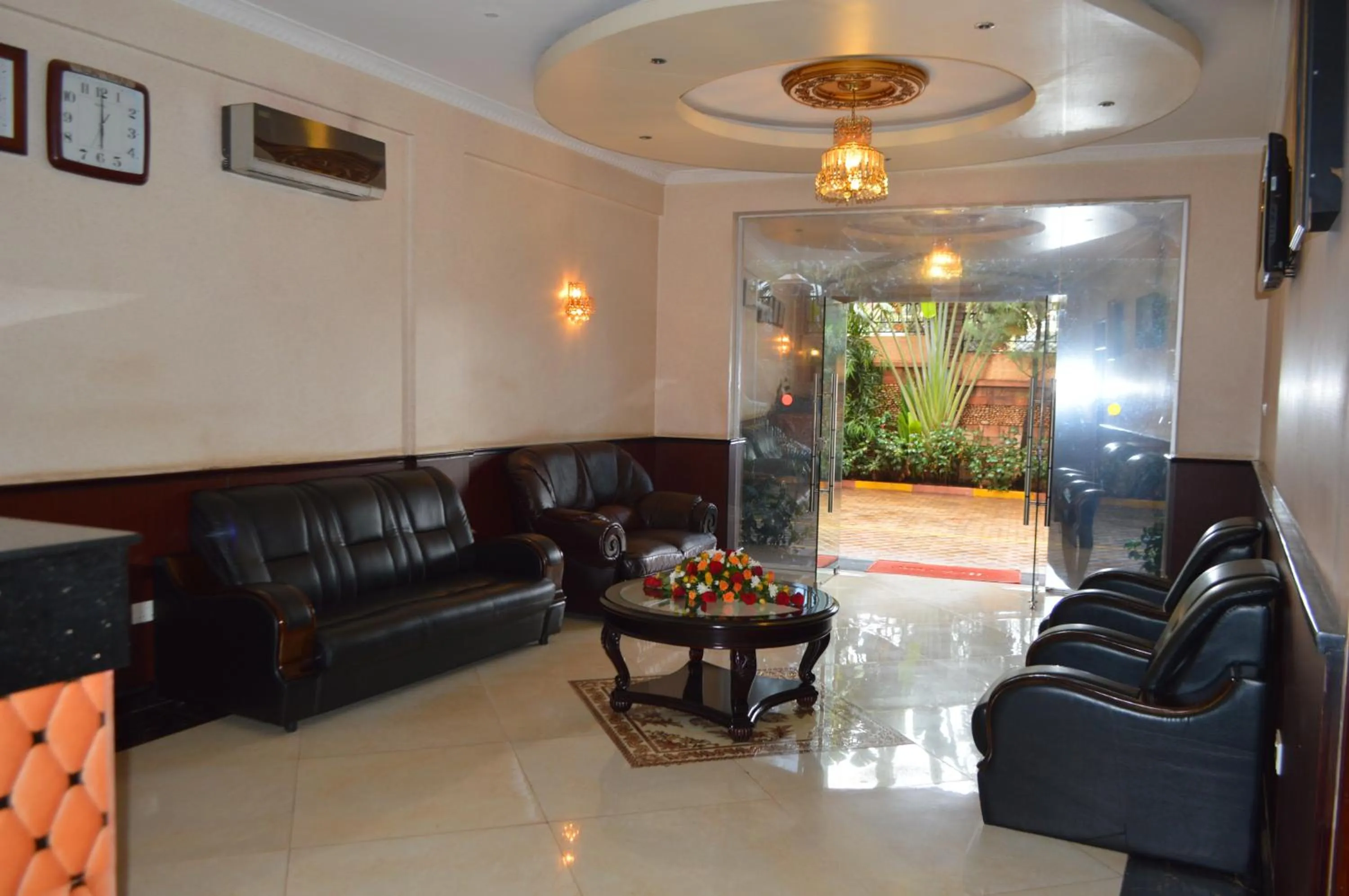 Lobby or reception, Lounge/Bar in Super Paradise Hotel
