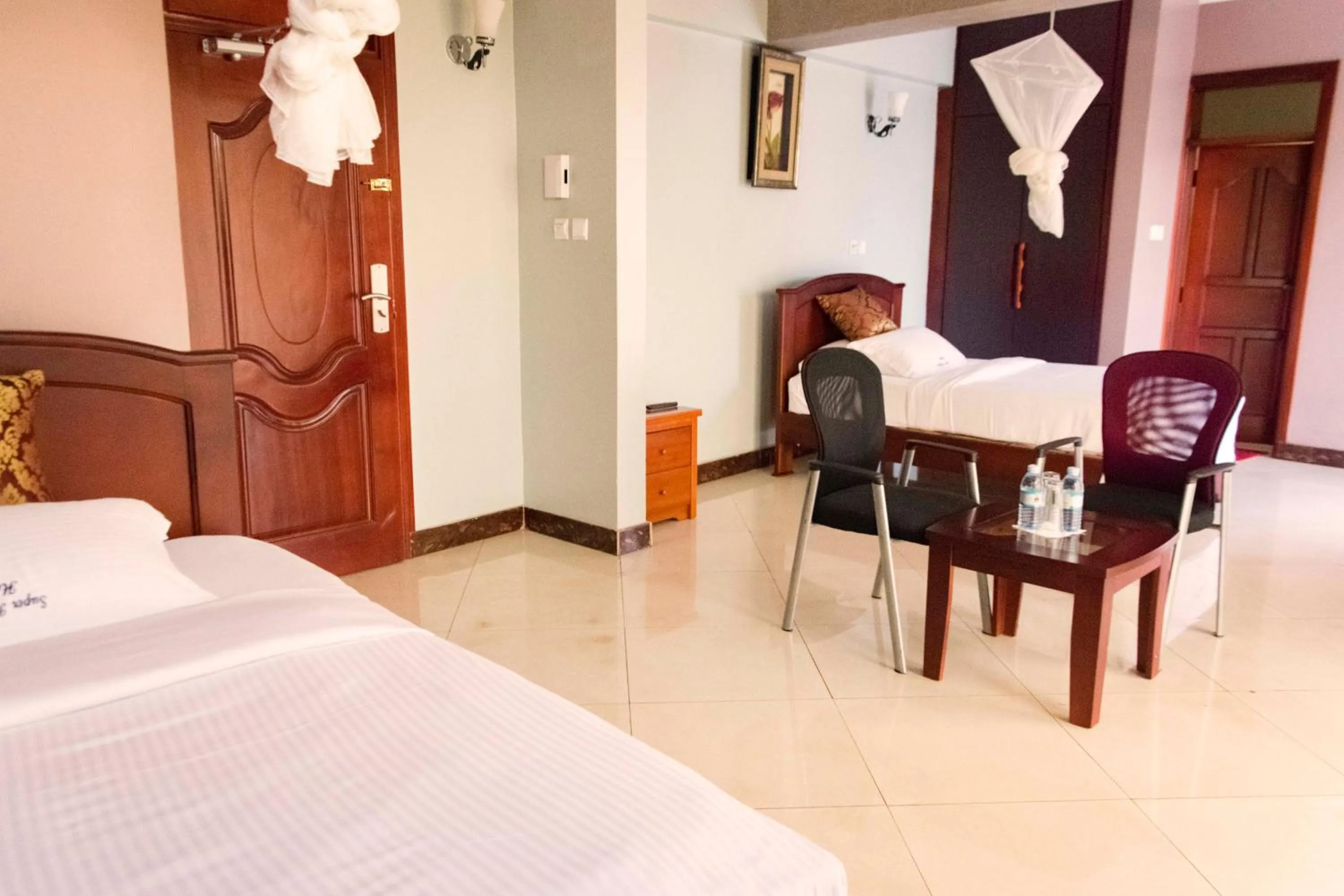 Photo of the whole room in Super Paradise Hotel