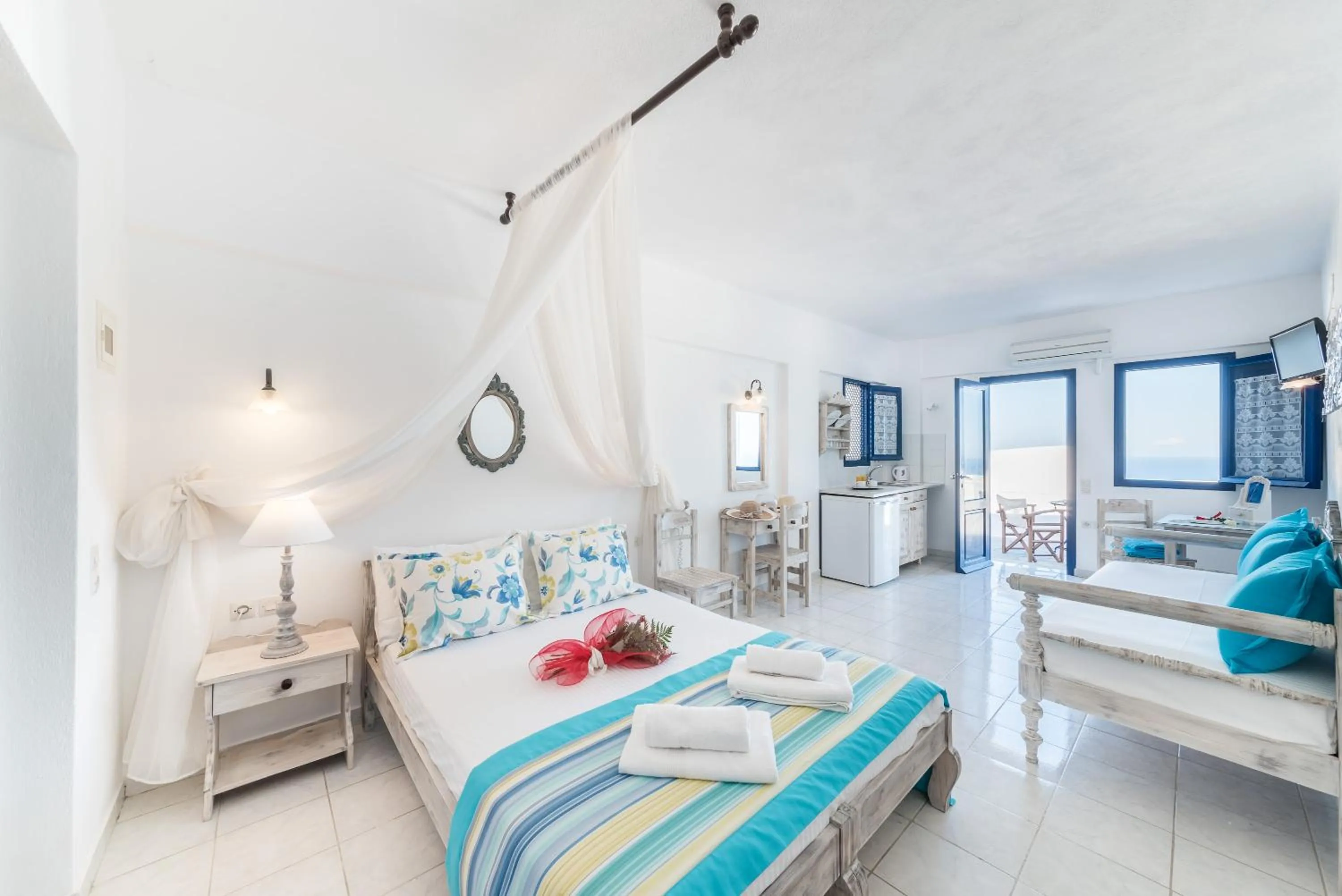 Photo of the whole room, Bed in Agnadi View Villa