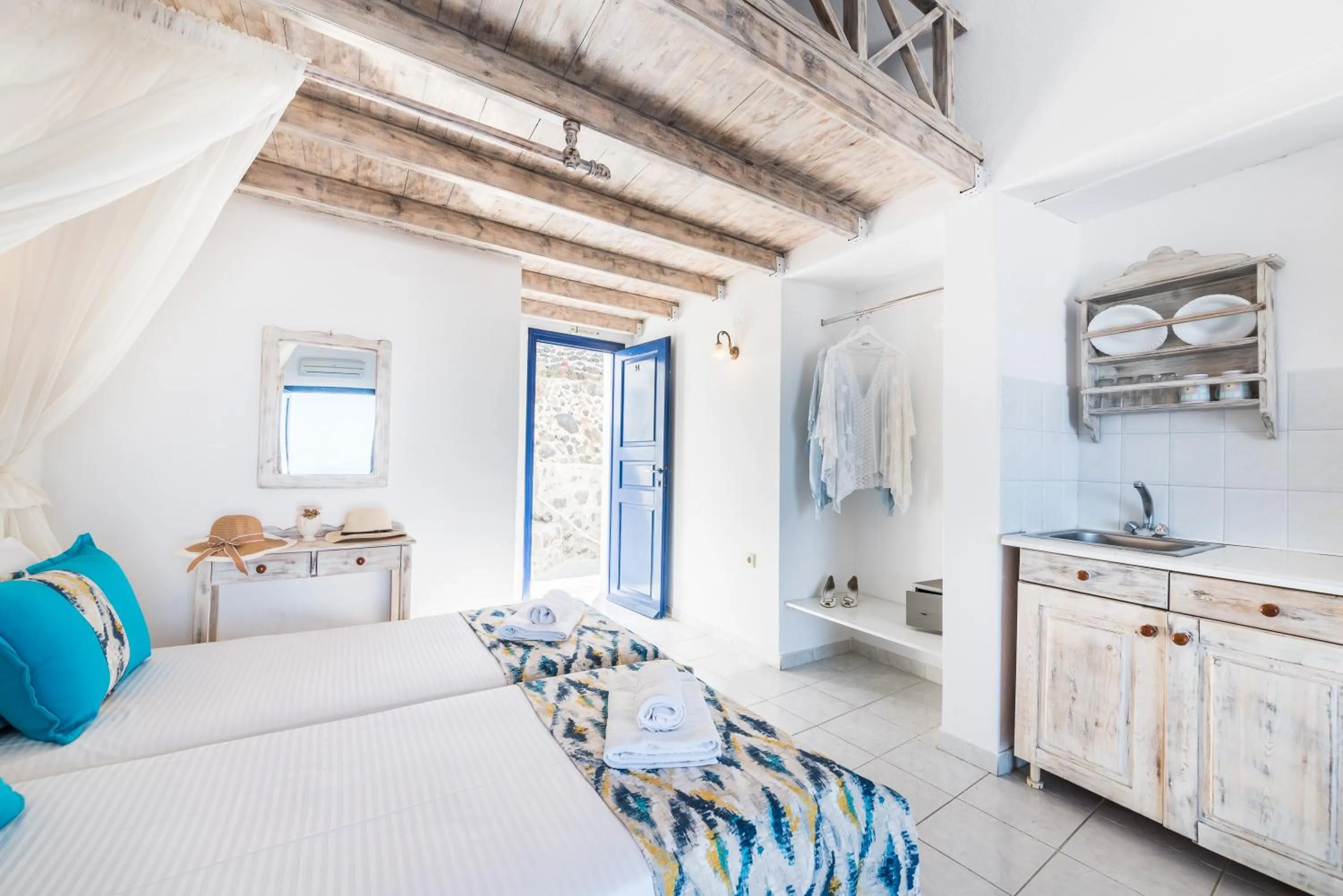 Photo of the whole room, Bed in Agnadi View Villa