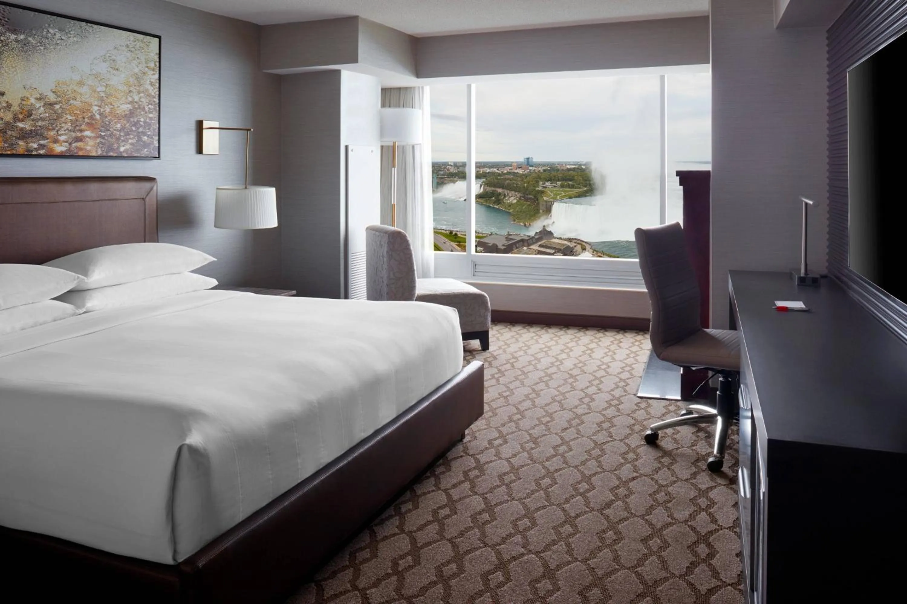 Photo of the whole room, Bed in Niagara Falls Marriott Fallsview Hotel & Spa