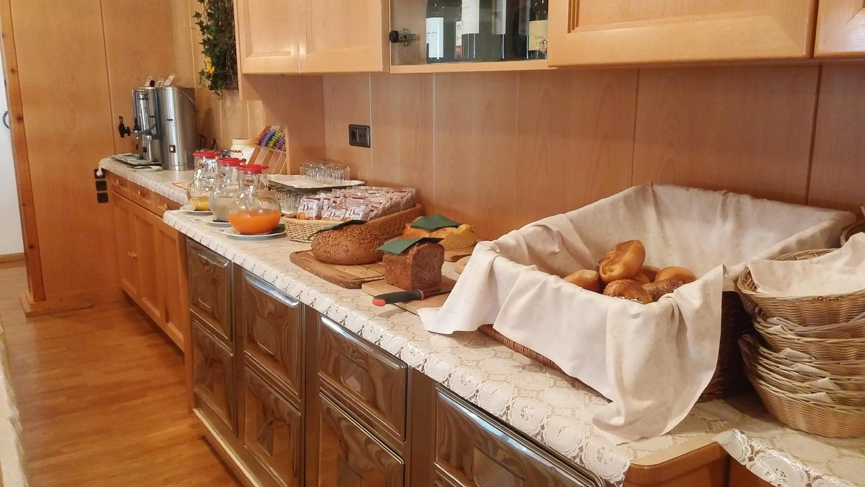 Restaurant/places to eat in Hotel Brandl