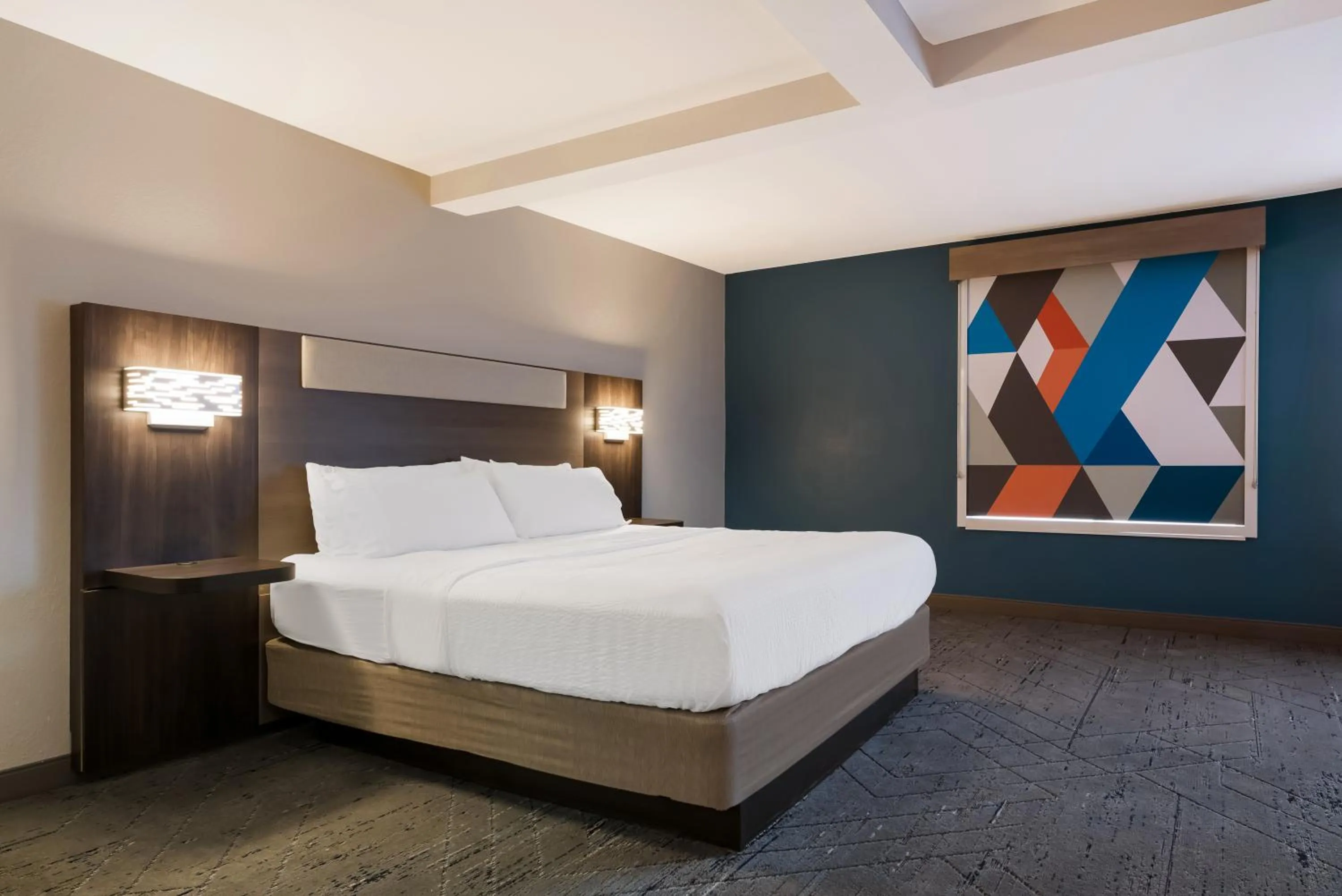 Bed in Holiday Inn Express Hotel & Suites - The Villages by IHG
