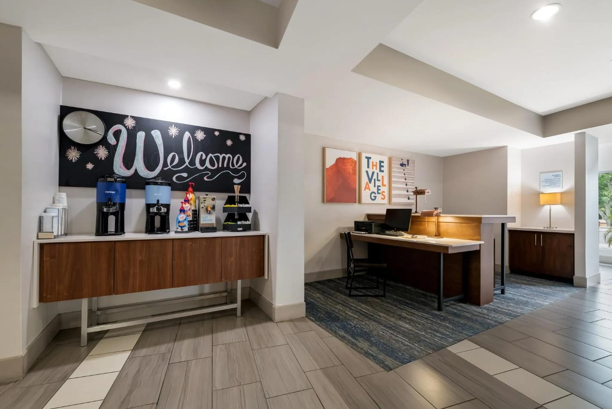 Lounge or bar in Holiday Inn Express Hotel & Suites - The Villages by IHG