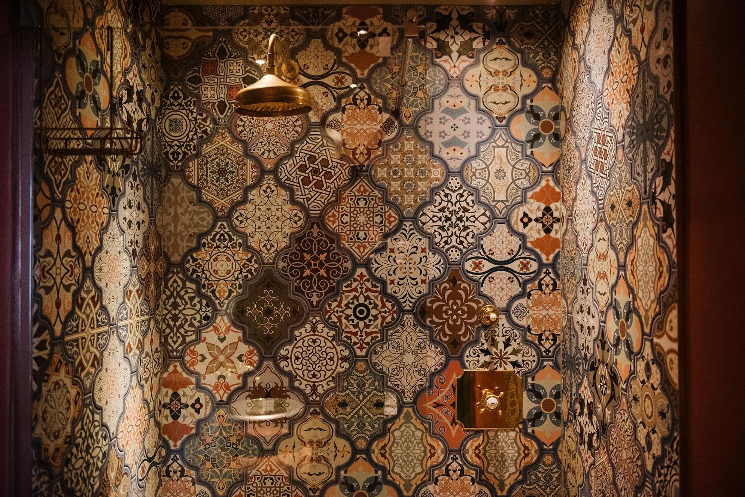 Shower in Le Petit Chateau & William de Percy