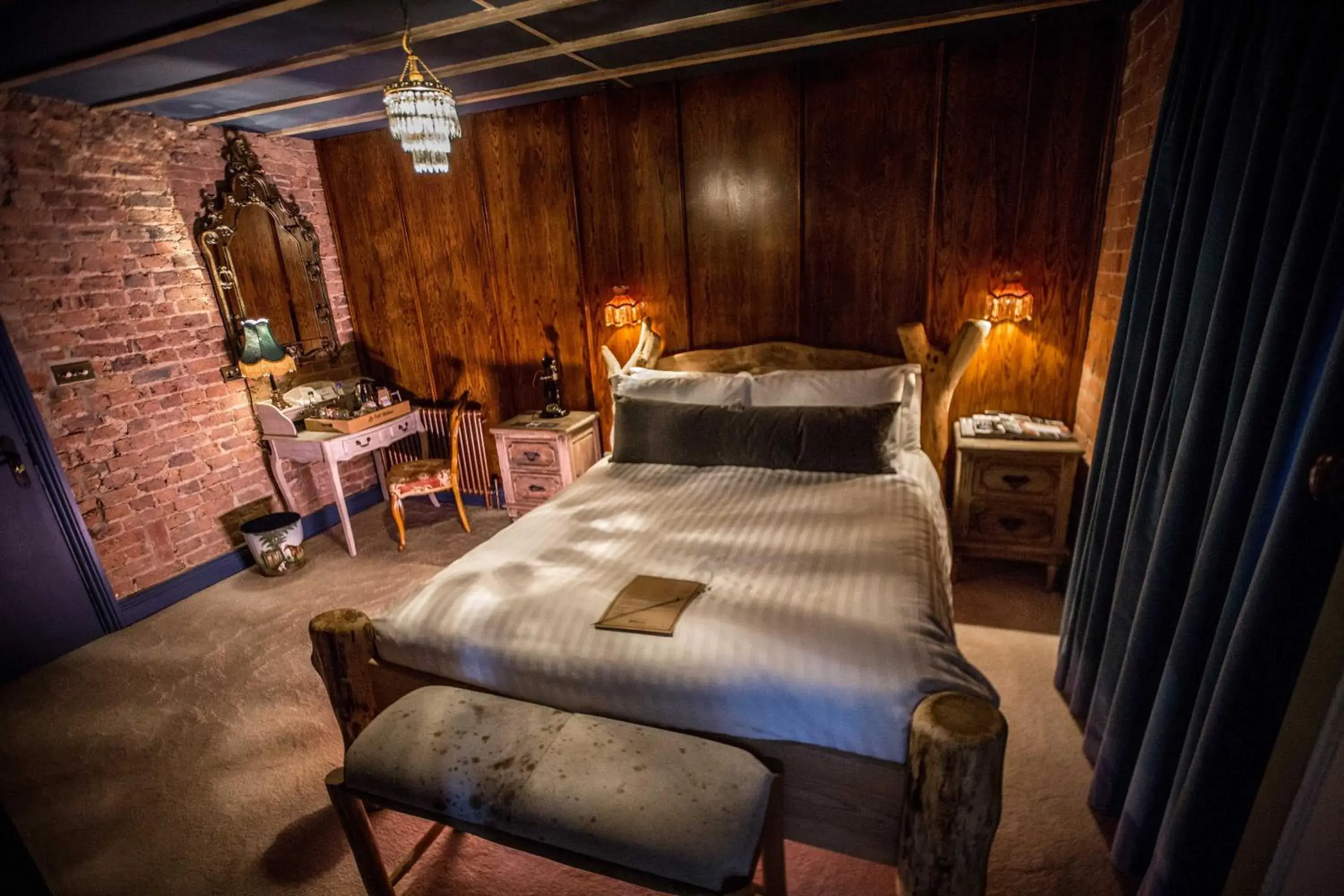 William de Percy Classique Grande in Le Petit Chateau & William de Percy William de Percy Classique Grande in Le Petit Chateau & William de Percy