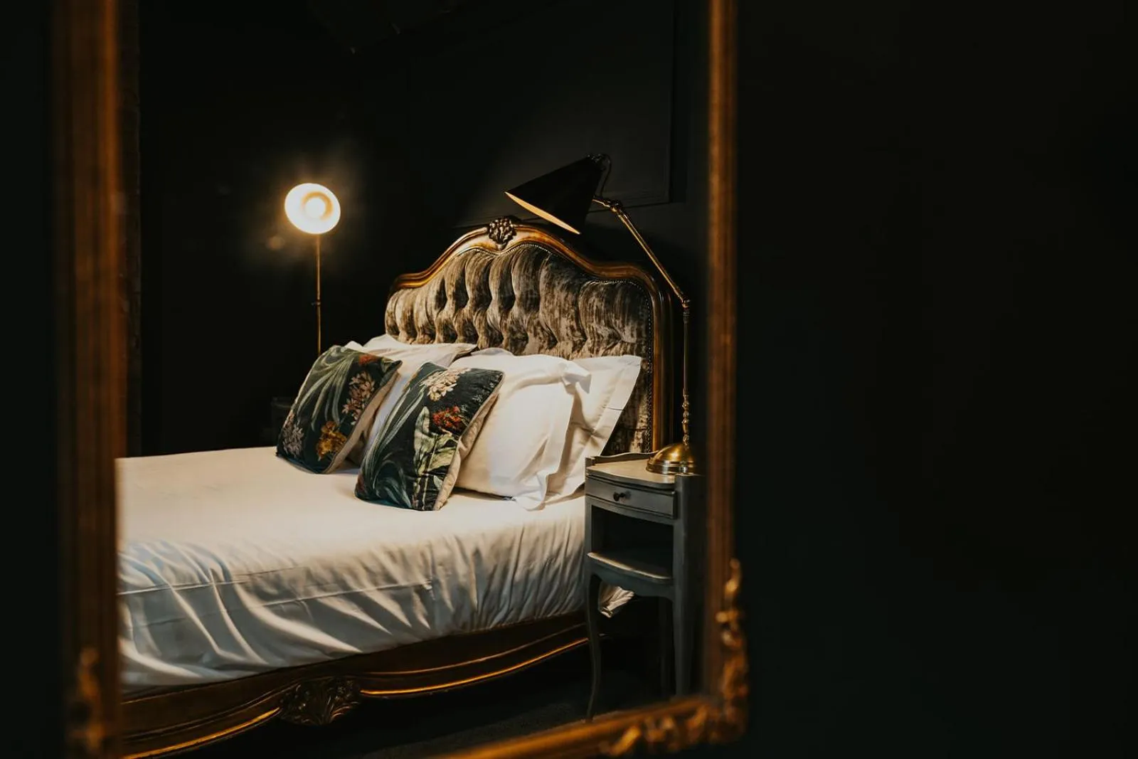 Bed in Le Petit Chateau & William de Percy