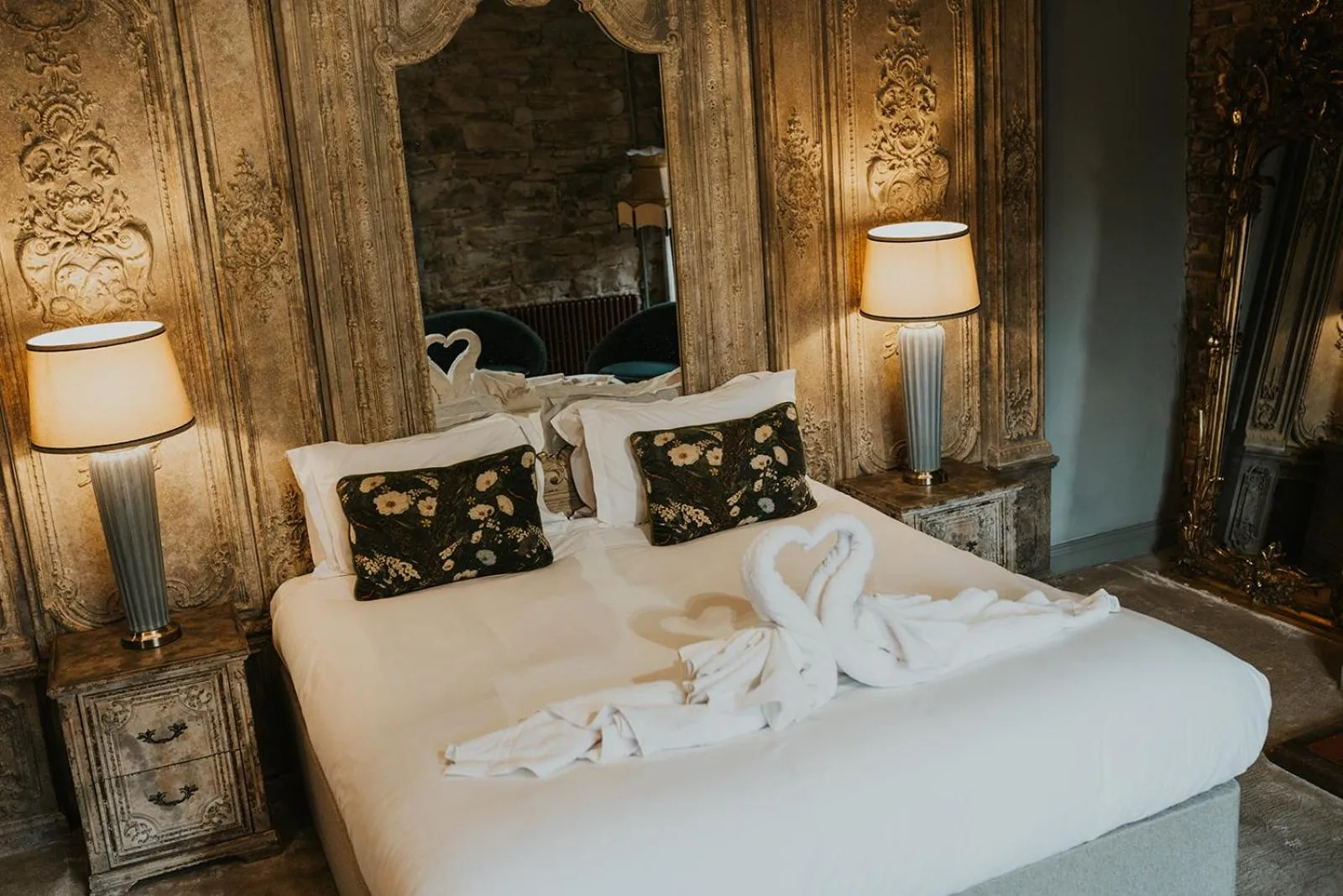 Bed in Le Petit Chateau & William de Percy