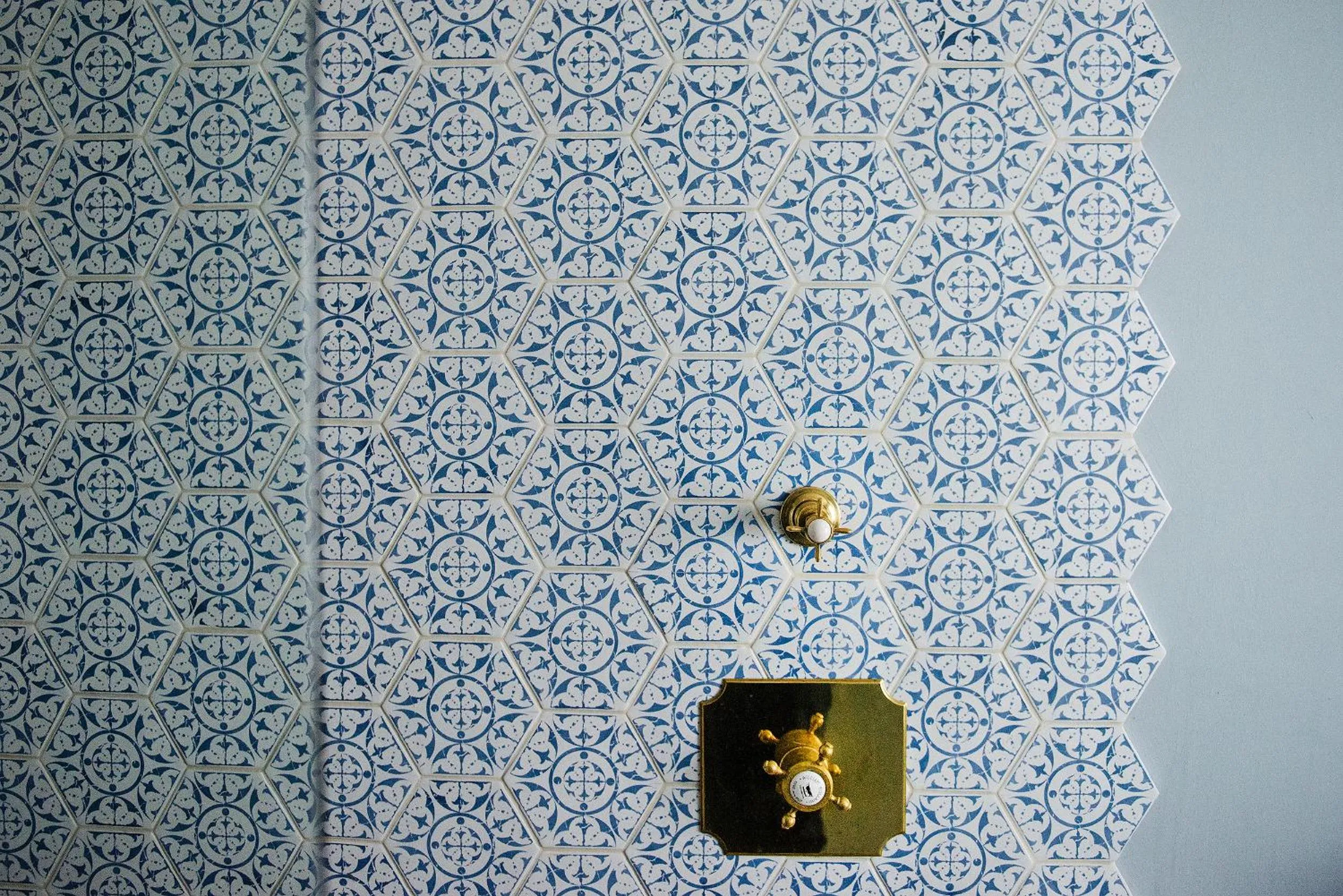 Bathroom in Le Petit Chateau & William de Percy