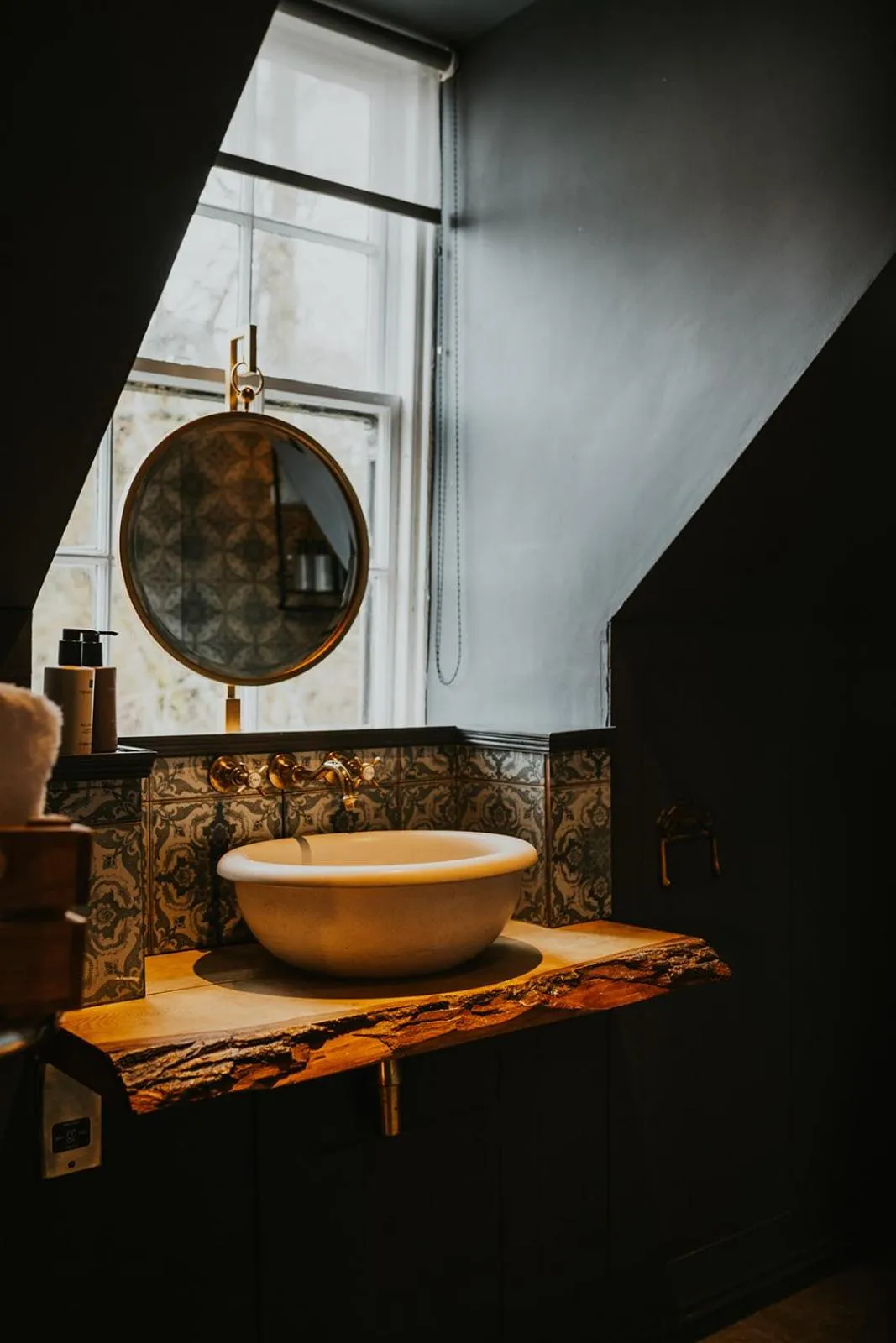 Bathroom in Le Petit Chateau & William de Percy