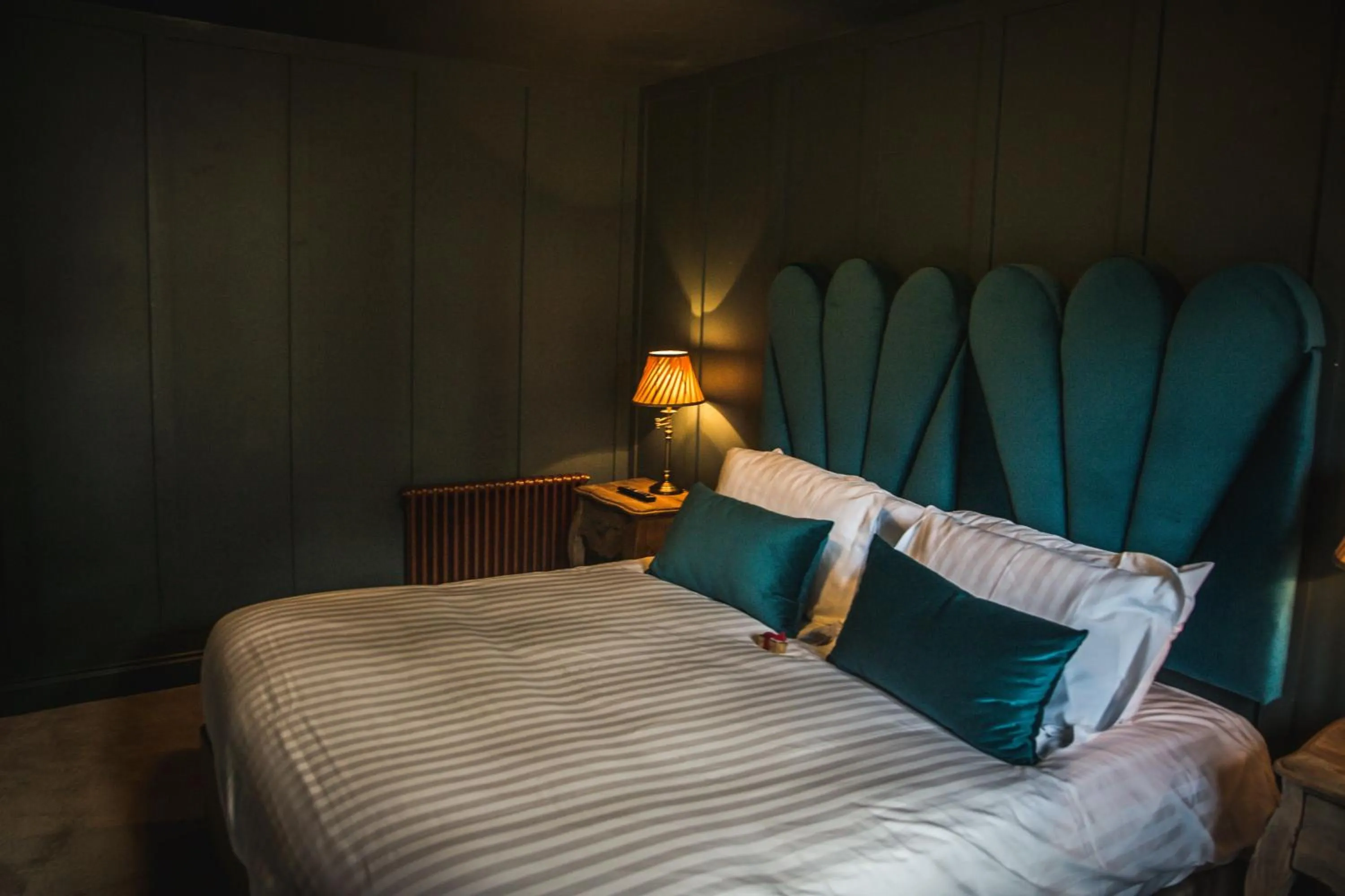 Bed in Le Petit Chateau & William de Percy