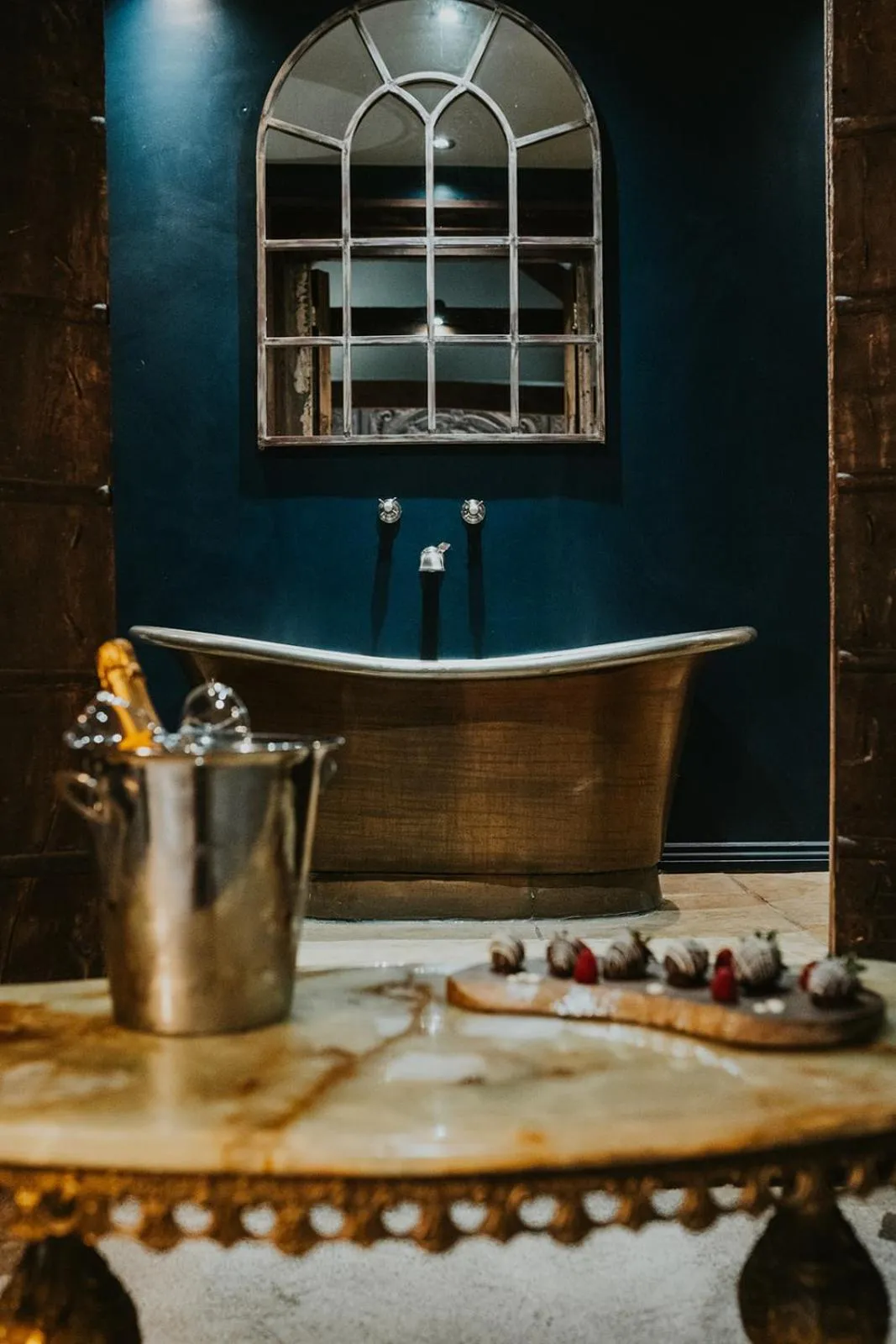 Bath in Le Petit Chateau & William de Percy