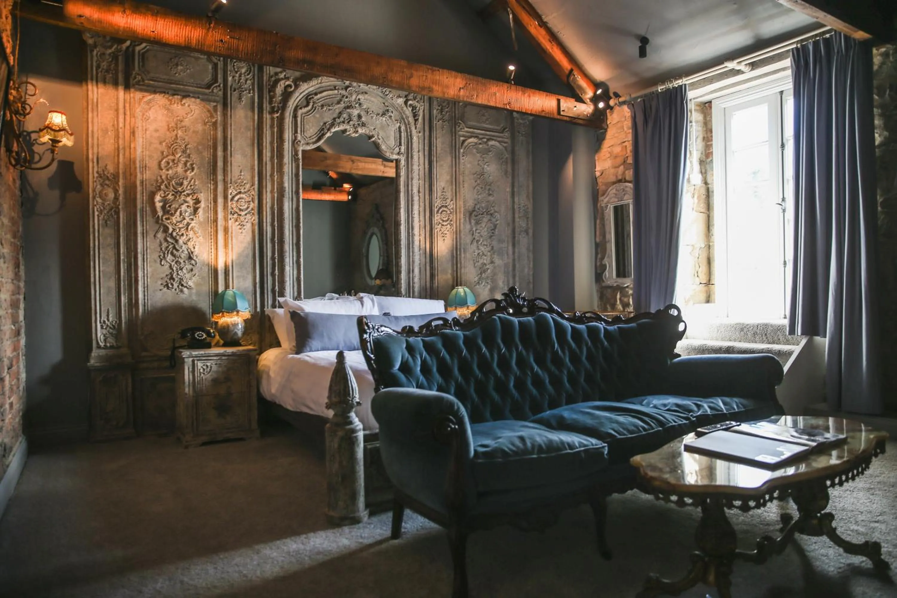 Bed in Le Petit Chateau & William de Percy