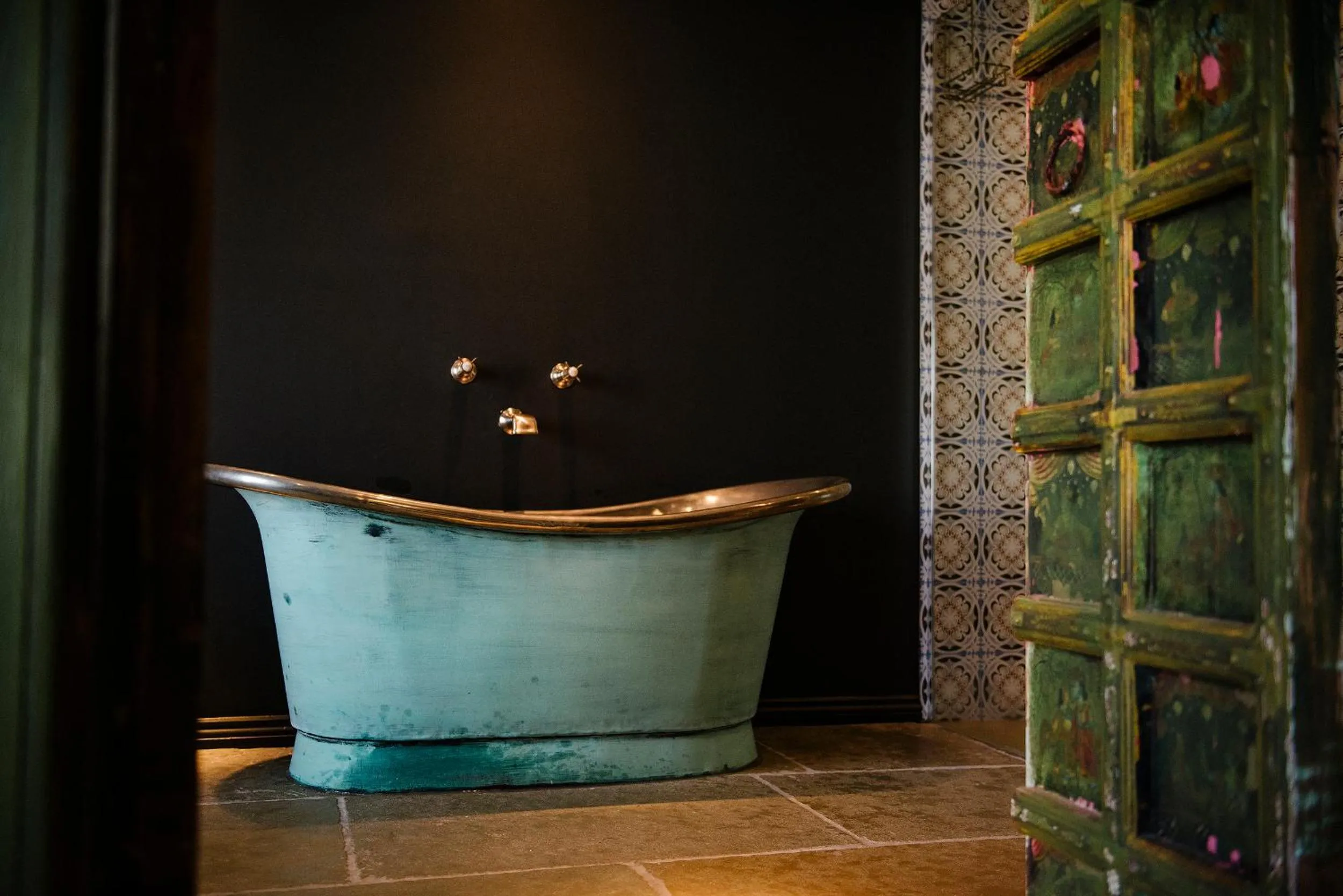 Bathroom in Le Petit Chateau & William de Percy