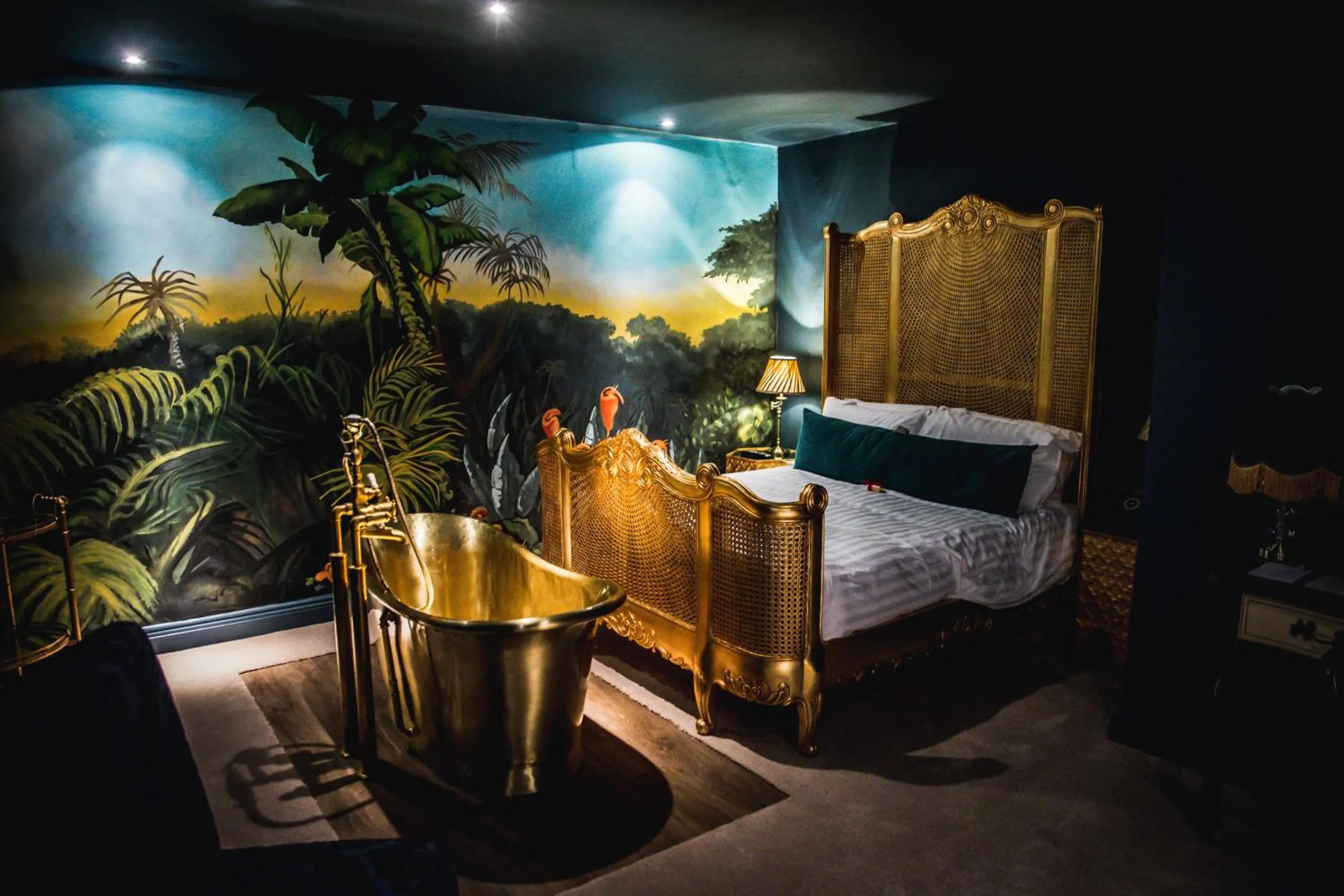 Bed in Le Petit Chateau & William de Percy