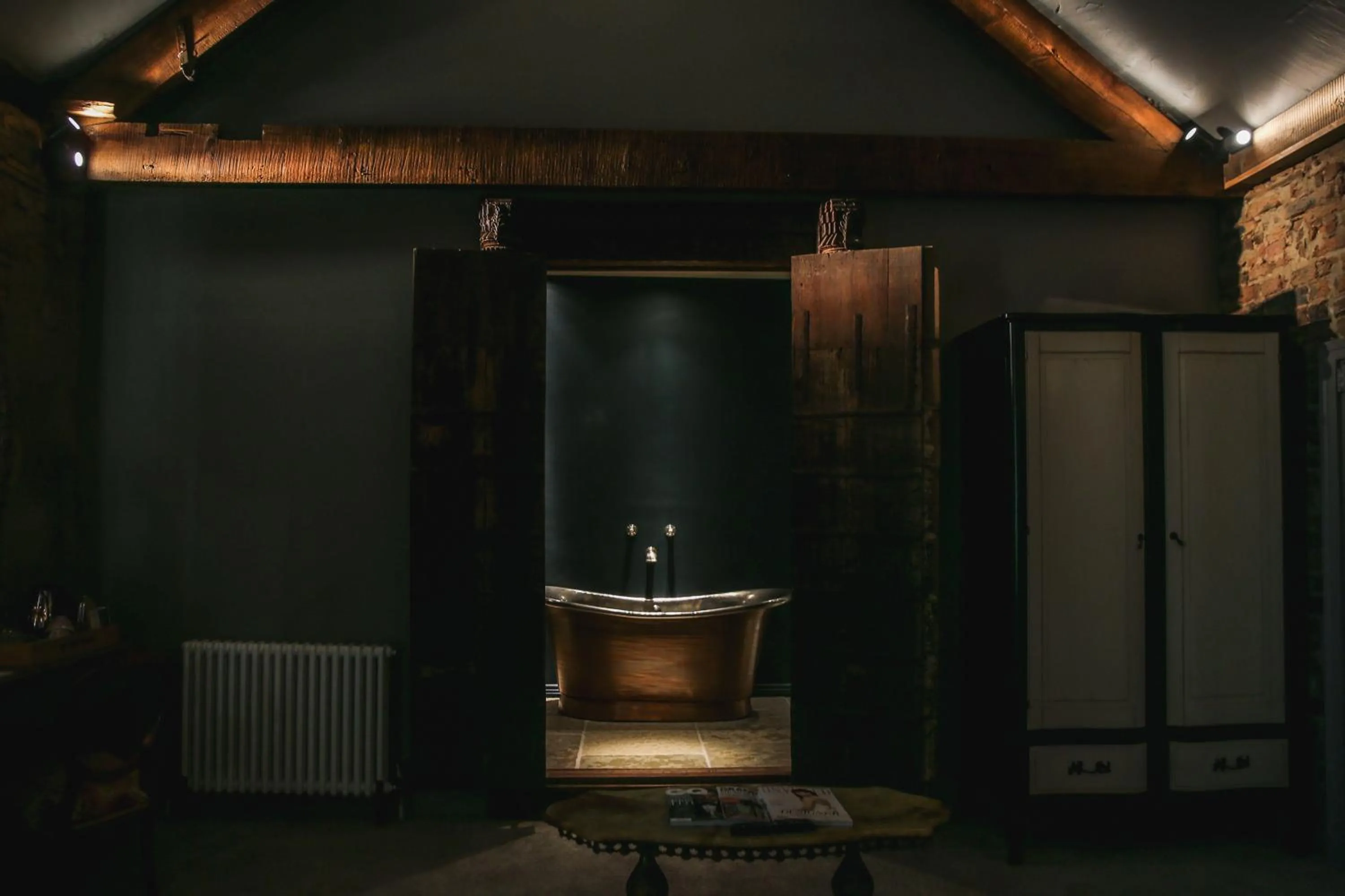 Bathroom in Le Petit Chateau & William de Percy
