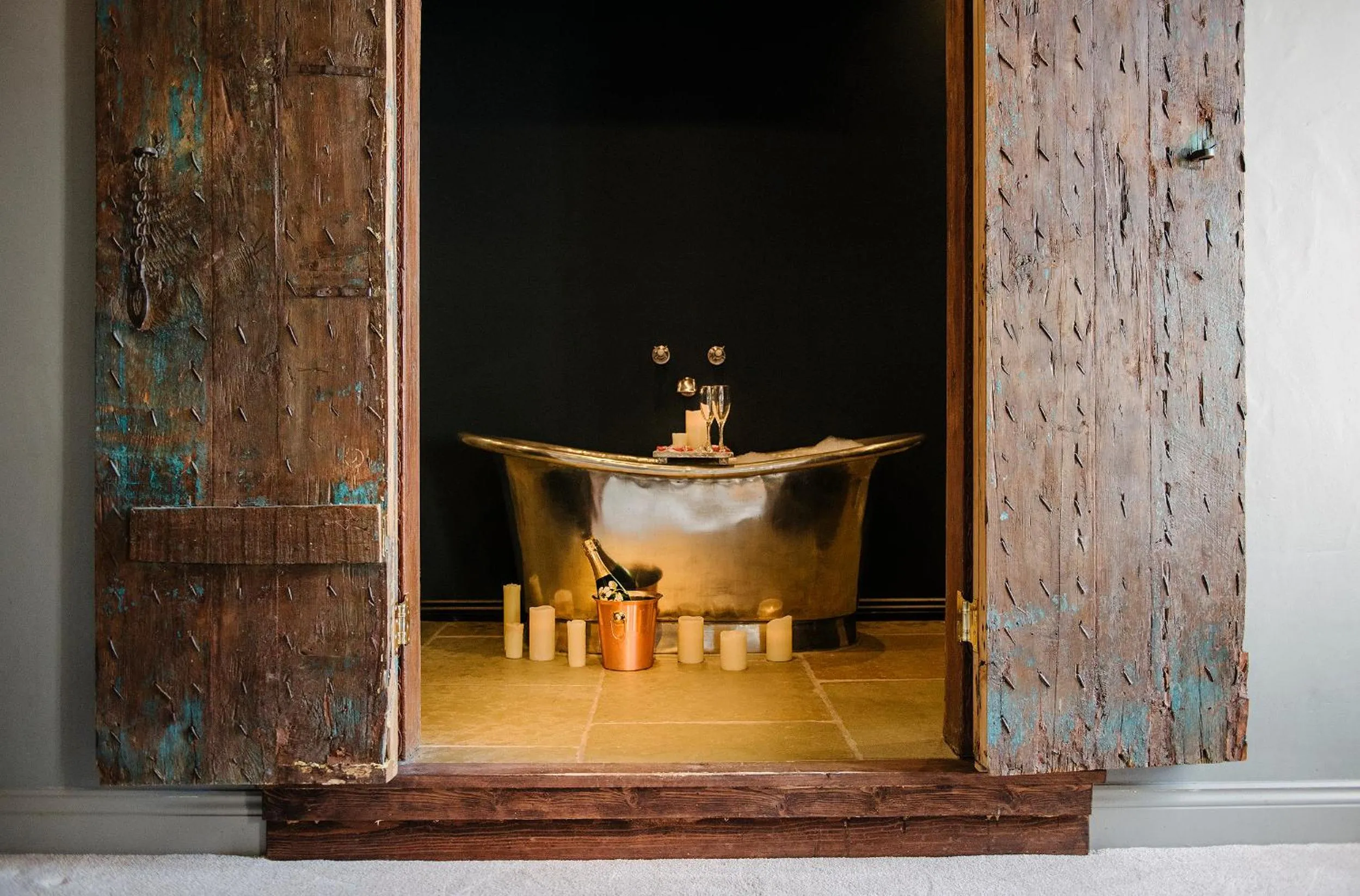 Bathroom in Le Petit Chateau & William de Percy