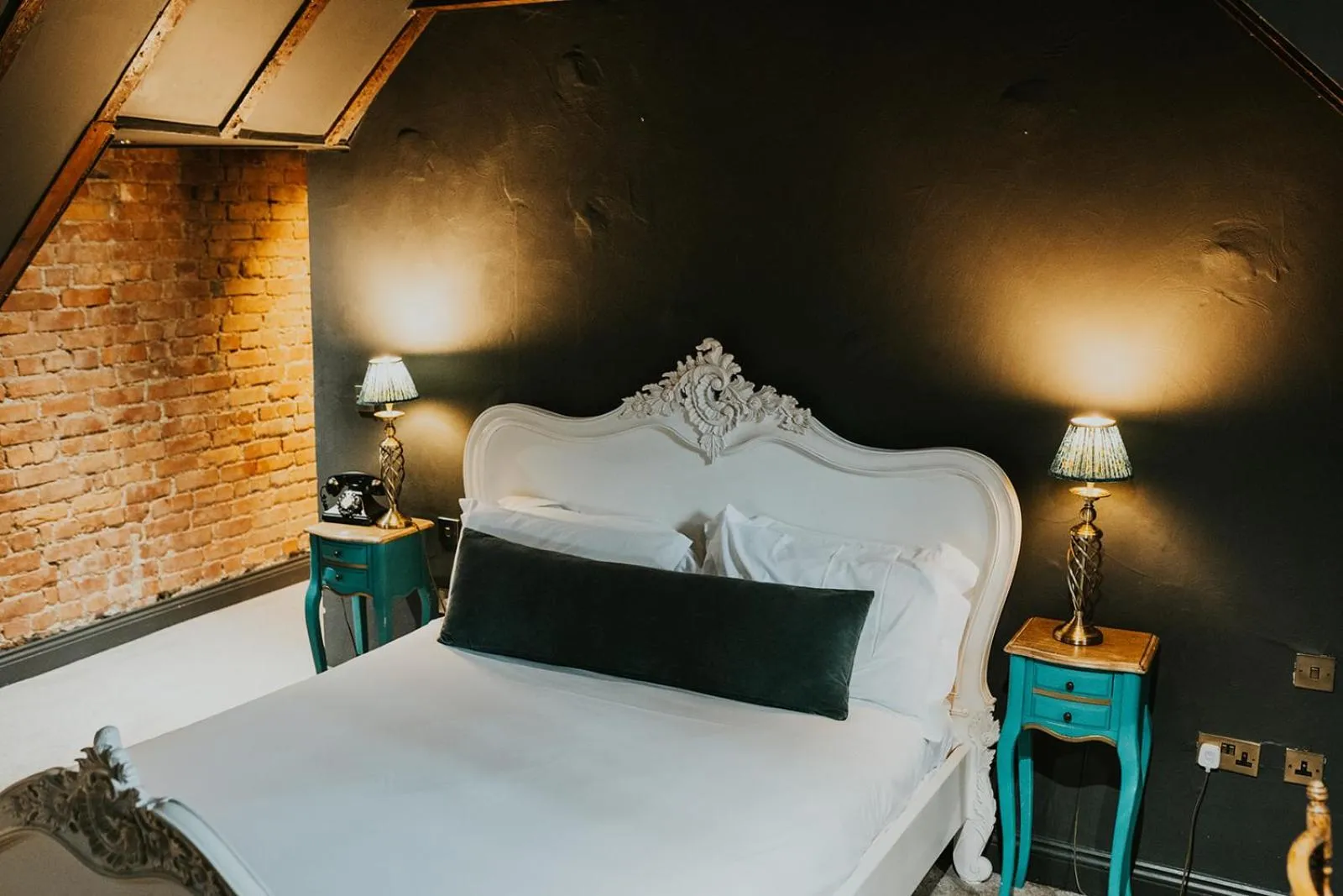 Bed in Le Petit Chateau & William de Percy