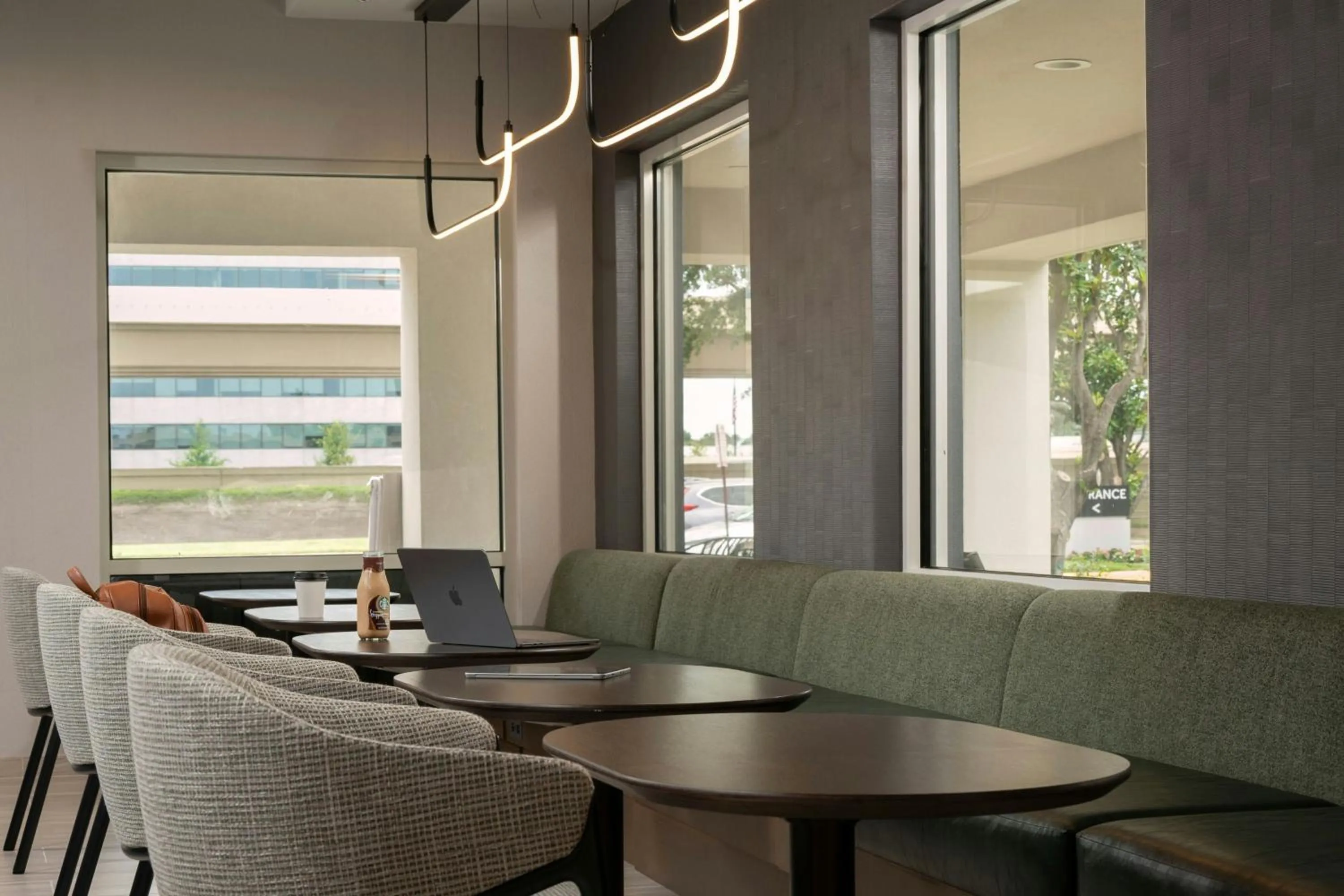 Restaurant/places to eat in SpringHill Suites by Marriott Houston Brookhollow