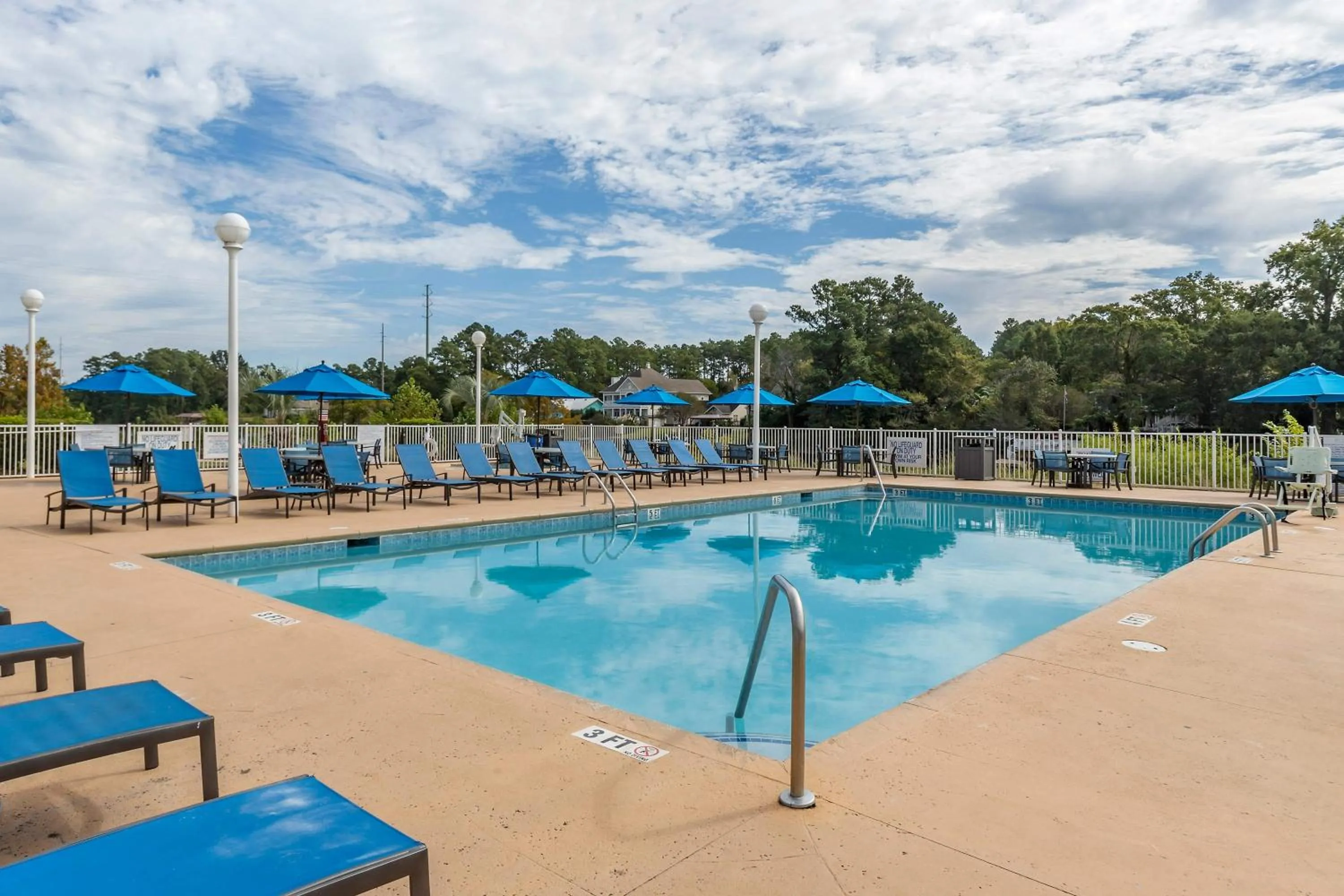 Swimming pool in Bluegreen Vacations Harbour Lights, an Ascend Collection Resort